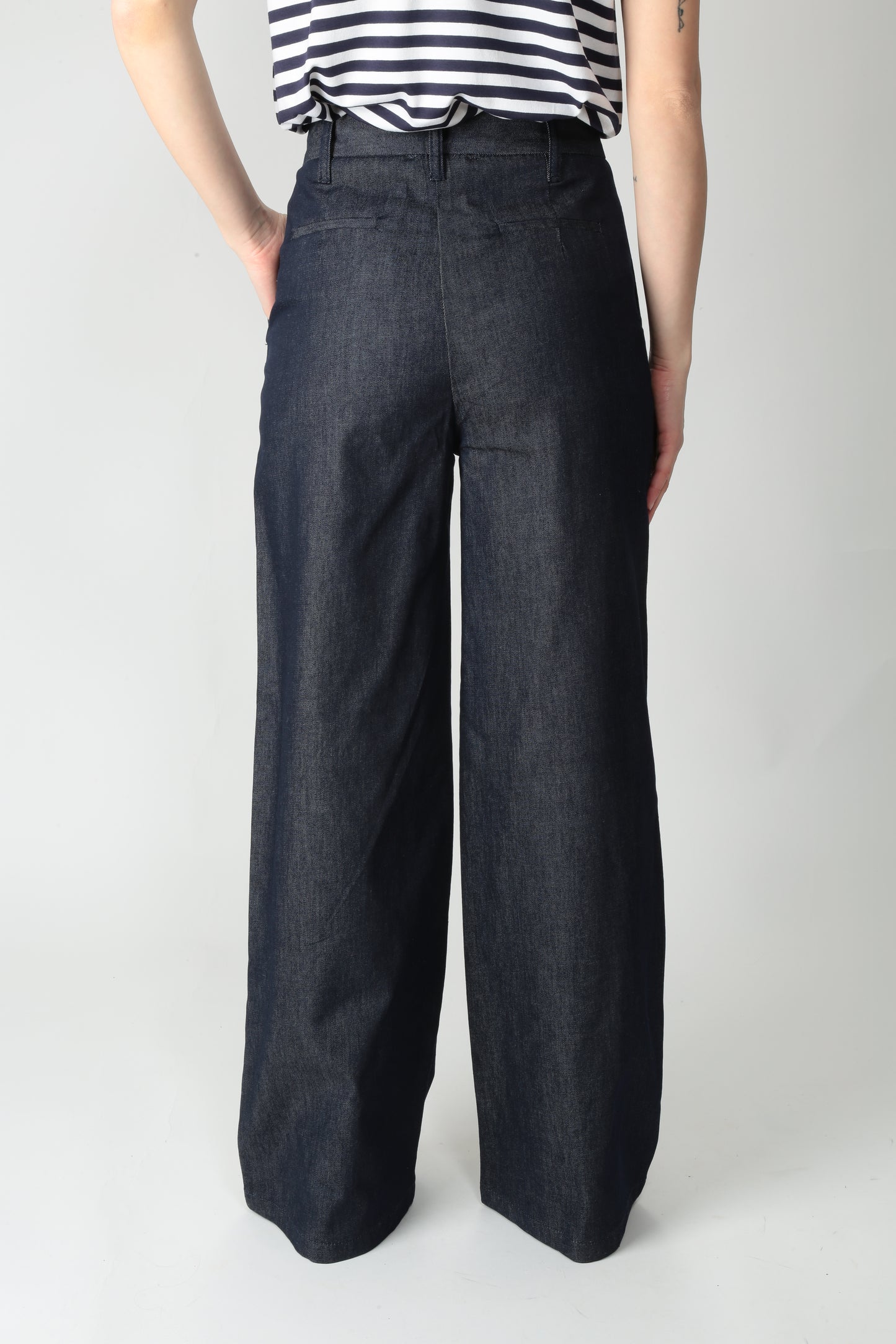 https://admin.shopify.com/store/gulieshop/products/15318340829533#:~:text=https%3A//www.gulieshop.it%20%E2%80%BA%20products%20%E2%80%BA%20maida%2Dmila%2Dpantalone%2Dampio%2D251m1403
