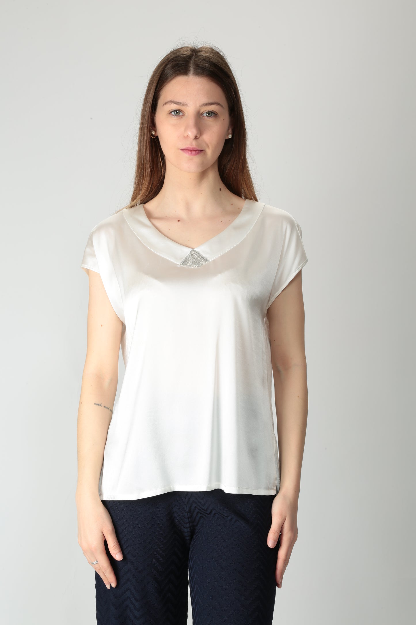 https://admin.shopify.com/store/gulieshop/products/15318316974429#:~:text=https%3A//www.gulieshop.it%20%E2%80%BA%20products%20%E2%80%BA%20maida%2Dmila%2Dmaglia%2Dcon%2Dricamo%2D251m1062