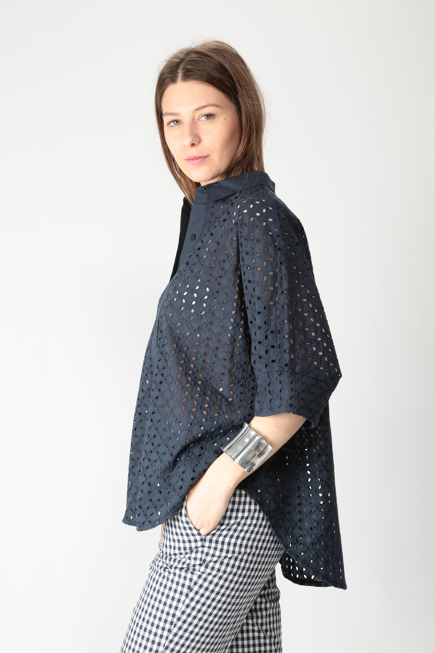 https://admin.shopify.com/store/gulieshop/products/15318316712285#:~:text=https%3A//www.gulieshop.it%20%E2%80%BA%20products%20%E2%80%BA%20maida%2Dmila%2Dcamicia%2Din%2Dsangallo%2D251m1241%2D1