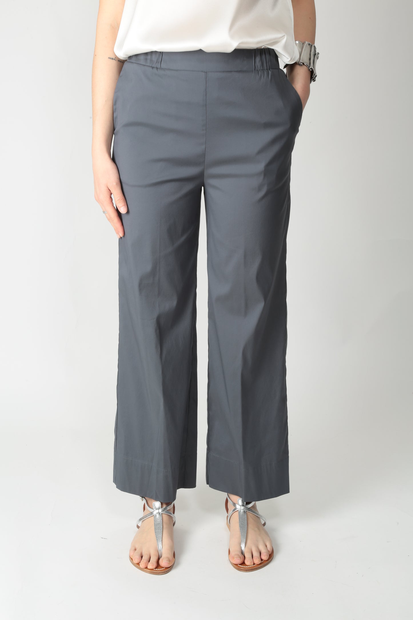 https://admin.shopify.com/store/gulieshop/products/15318340960605#:~:text=https%3A//www.gulieshop.it%20%E2%80%BA%20products%20%E2%80%BA%20maida%2Dmila%2Dpantalone%2Din%2Dpopeline%2D251m1175%2D1