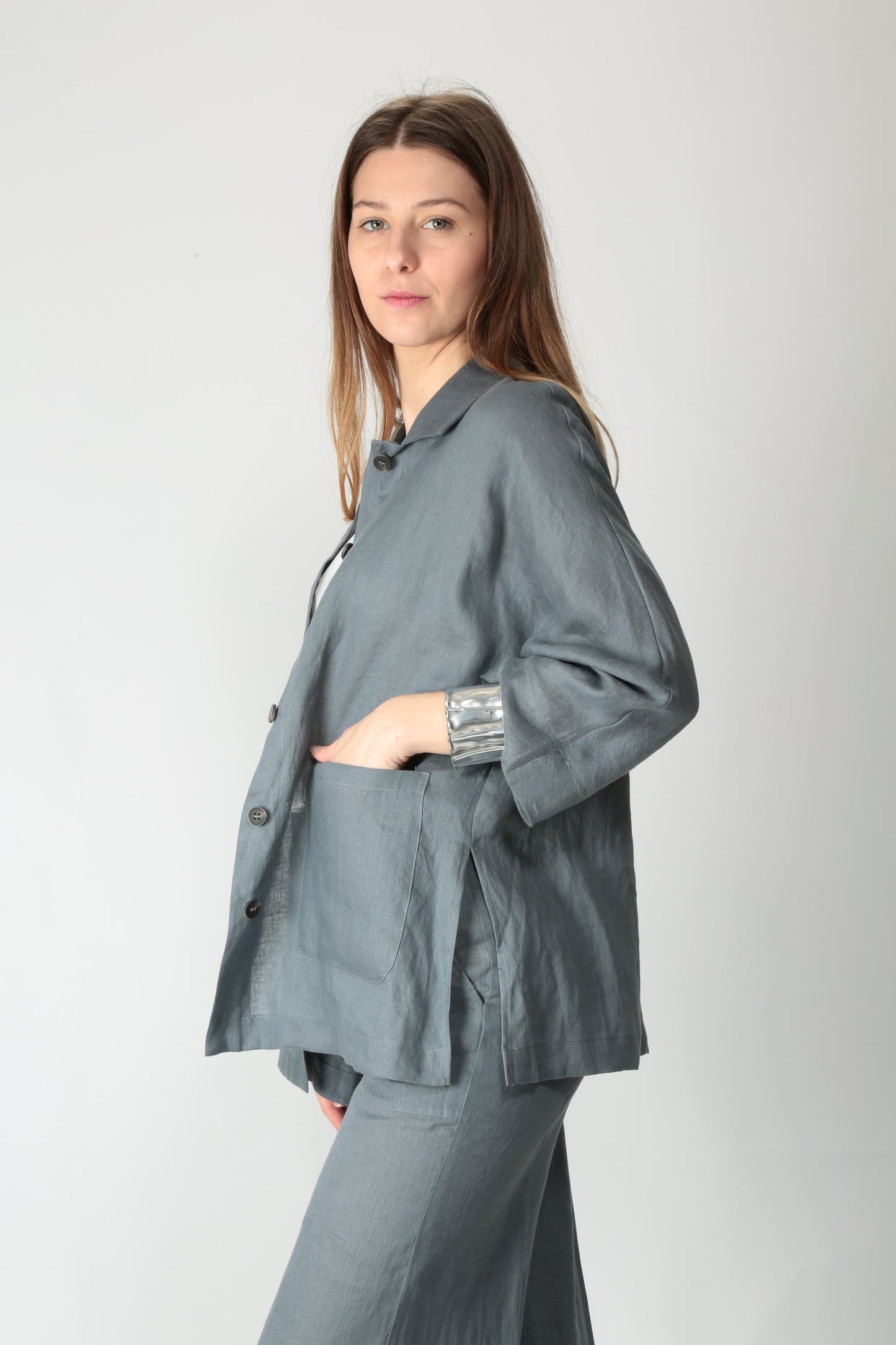 https://admin.shopify.com/store/gulieshop/products/15318341255517#:~:text=https%3A//www.gulieshop.it%20%E2%80%BA%20products%20%E2%80%BA%20maida%2Dmila%2Dcamicia%2Din%2Dlino%2D251m1303