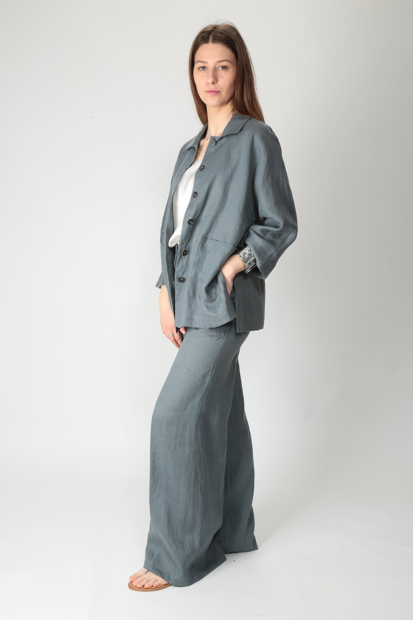 https://admin.shopify.com/store/gulieshop/products/15318341255517#:~:text=https%3A//www.gulieshop.it%20%E2%80%BA%20products%20%E2%80%BA%20maida%2Dmila%2Dcamicia%2Din%2Dlino%2D251m1303