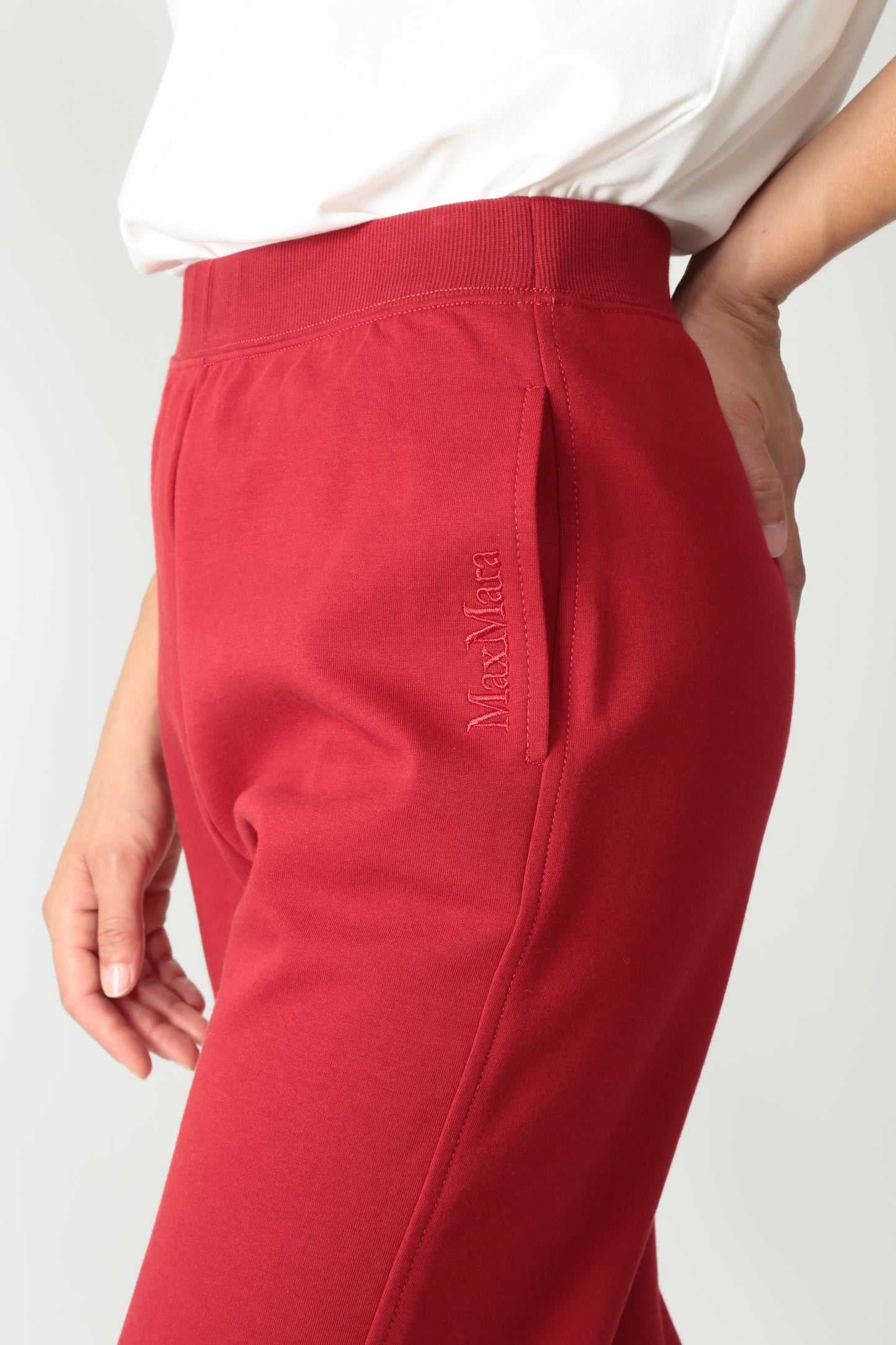 https://admin.shopify.com/store/gulieshop/products/15526145753437#:~:text=https%3A//www.gulieshop.it%20%E2%80%BA%20products%20%E2%80%BA%20s%2Dmaxmara%2Dpantalone%2Djogger%2Dviolino