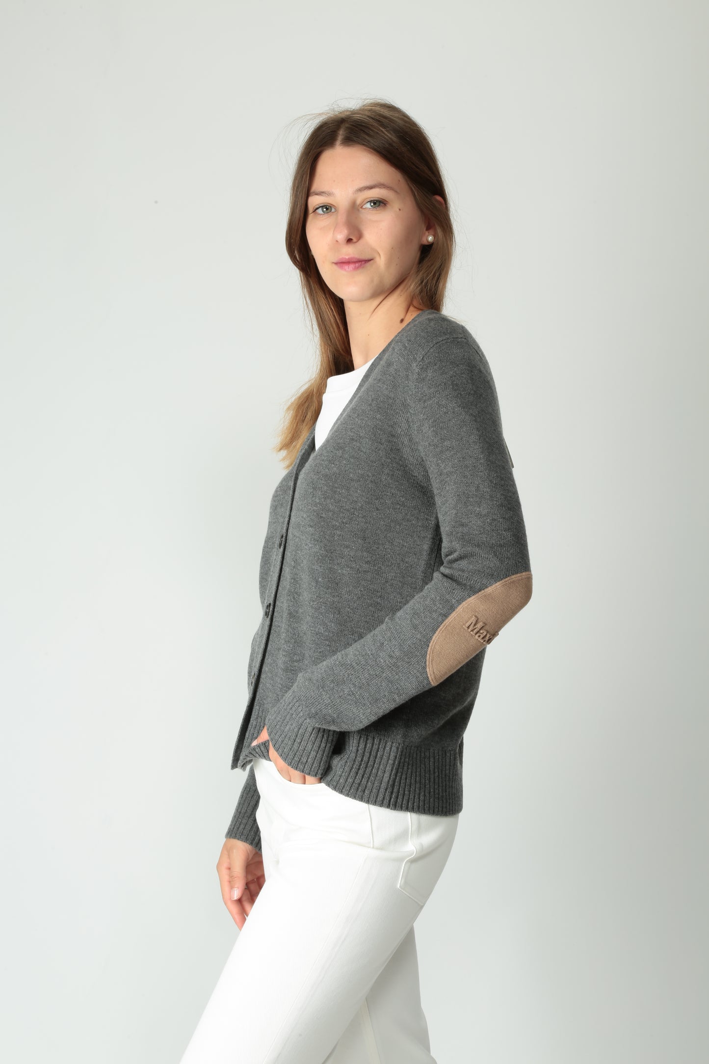 https://admin.shopify.com/store/gulieshop/products/15526145917277#:~:text=https%3A//www.gulieshop.it%20%E2%80%BA%20products%20%E2%80%BA%20s%2Dmaxmara%2Dcardigan%2Din%2Dpura%2Dlana%2Dapollo