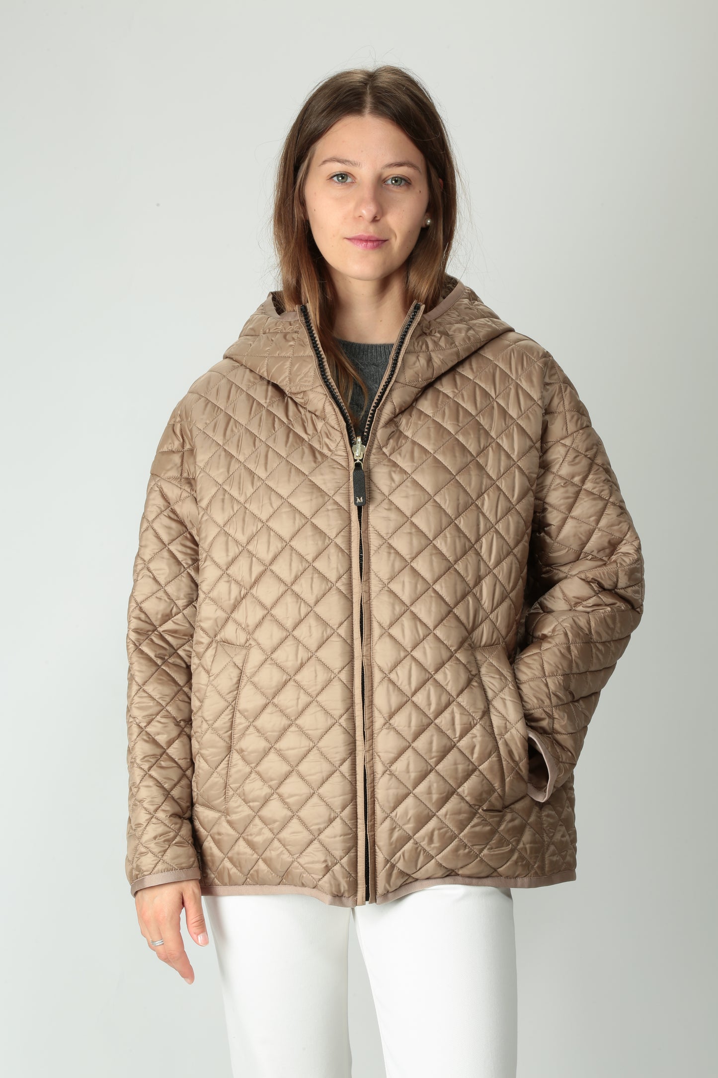 https://admin.shopify.com/store/gulieshop/products/15577928237405#:~:text=https%3A//www.gulieshop.it%20%E2%80%BA%20products%20%E2%80%BA%20maxmara%2Dthe%2Dcube%2Dgiacca%2Dimpermeabile%2Dreversibile%2Dleo
