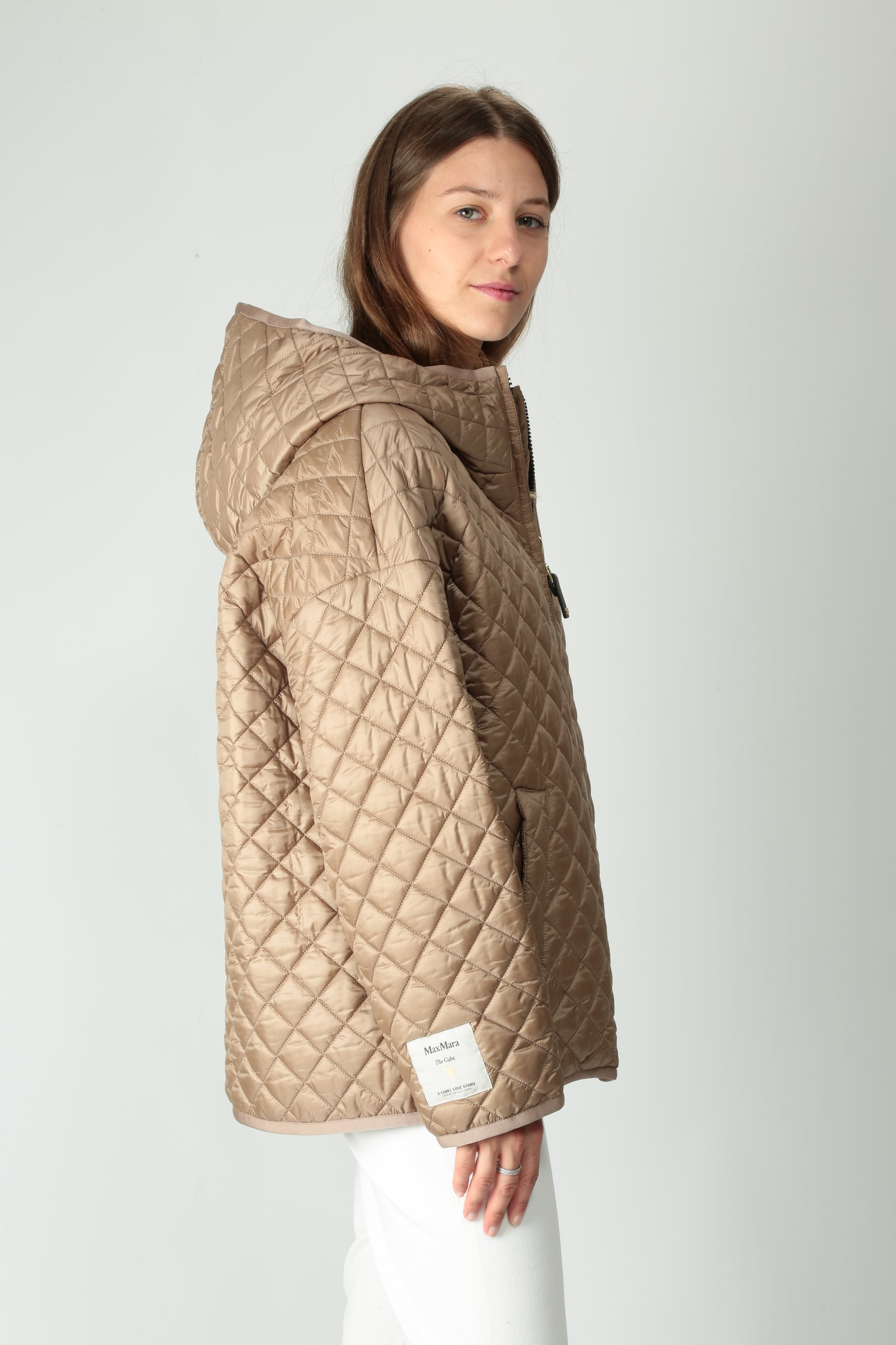 https://admin.shopify.com/store/gulieshop/products/15577928237405#:~:text=https%3A//www.gulieshop.it%20%E2%80%BA%20products%20%E2%80%BA%20maxmara%2Dthe%2Dcube%2Dgiacca%2Dimpermeabile%2Dreversibile%2Dleo