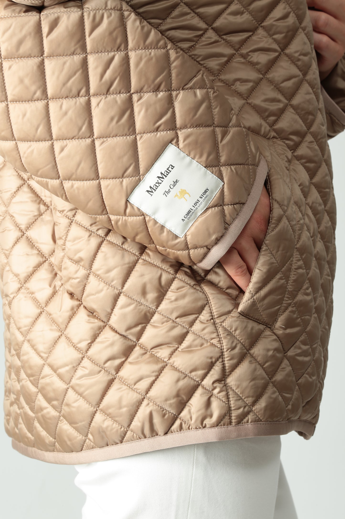 https://admin.shopify.com/store/gulieshop/products/15577928237405#:~:text=https%3A//www.gulieshop.it%20%E2%80%BA%20products%20%E2%80%BA%20maxmara%2Dthe%2Dcube%2Dgiacca%2Dimpermeabile%2Dreversibile%2Dleo