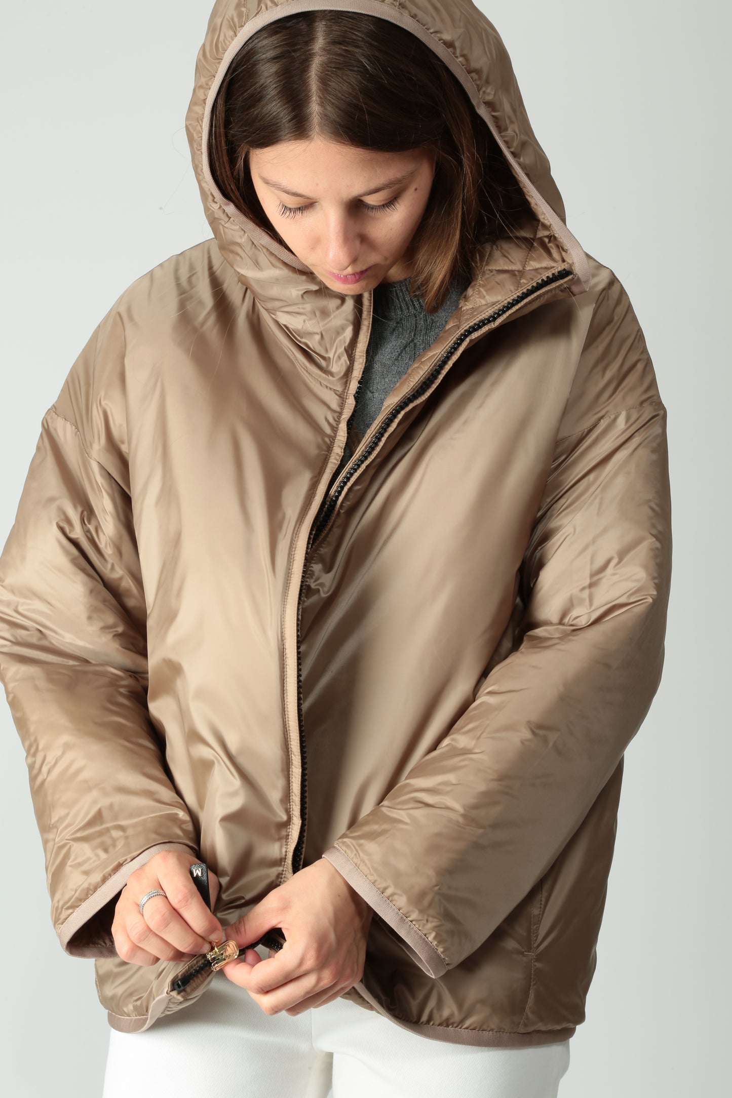 https://admin.shopify.com/store/gulieshop/products/15577928237405#:~:text=https%3A//www.gulieshop.it%20%E2%80%BA%20products%20%E2%80%BA%20maxmara%2Dthe%2Dcube%2Dgiacca%2Dimpermeabile%2Dreversibile%2Dleo