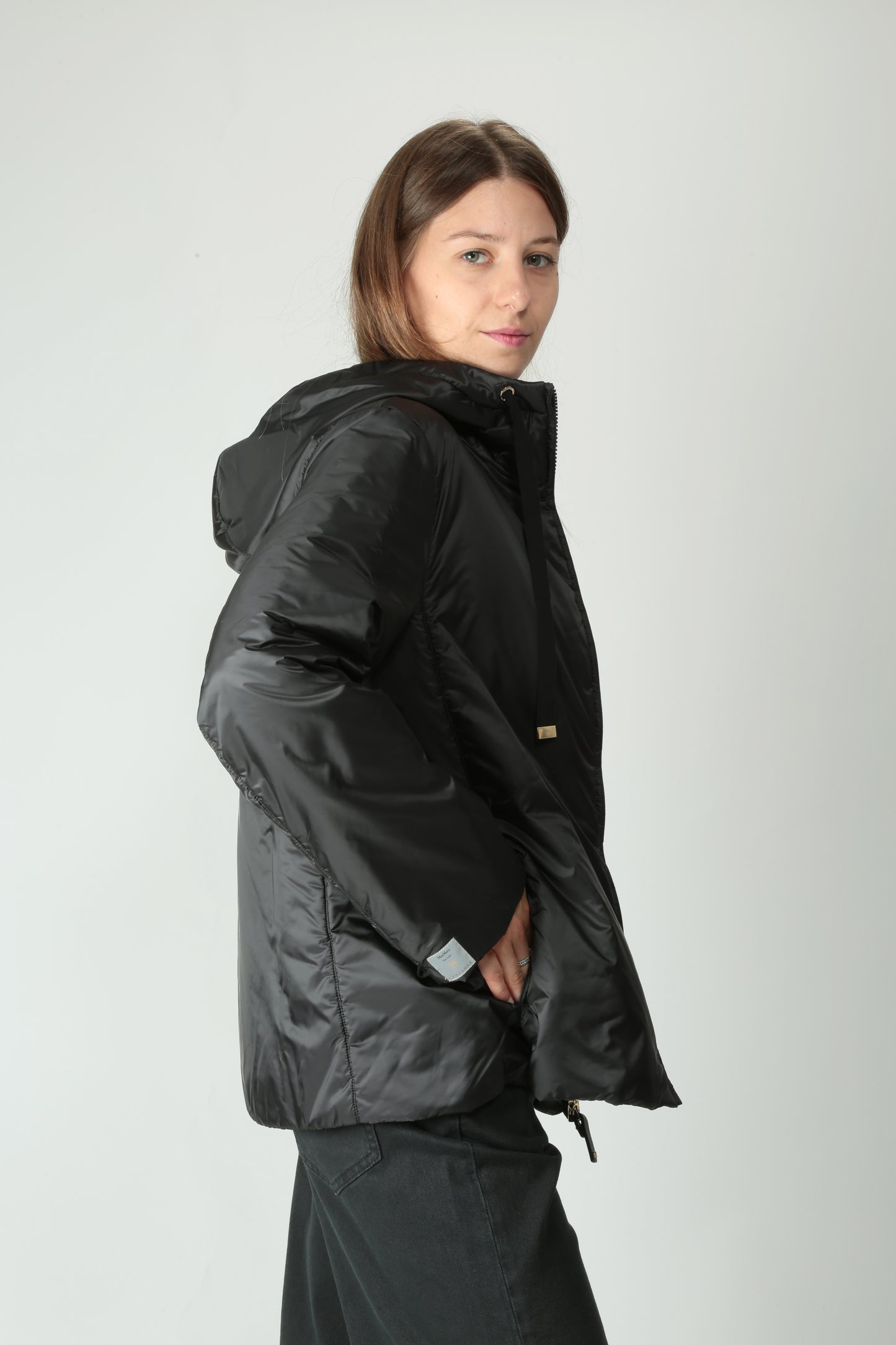 https://admin.shopify.com/store/gulieshop/products/15577928270173#:~:text=https%3A//www.gulieshop.it%20%E2%80%BA%20products%20%E2%80%BA%20maxmara%2Dthe%2Dcube%2Dgiacca%2Dimpermabile%2Dgreenh