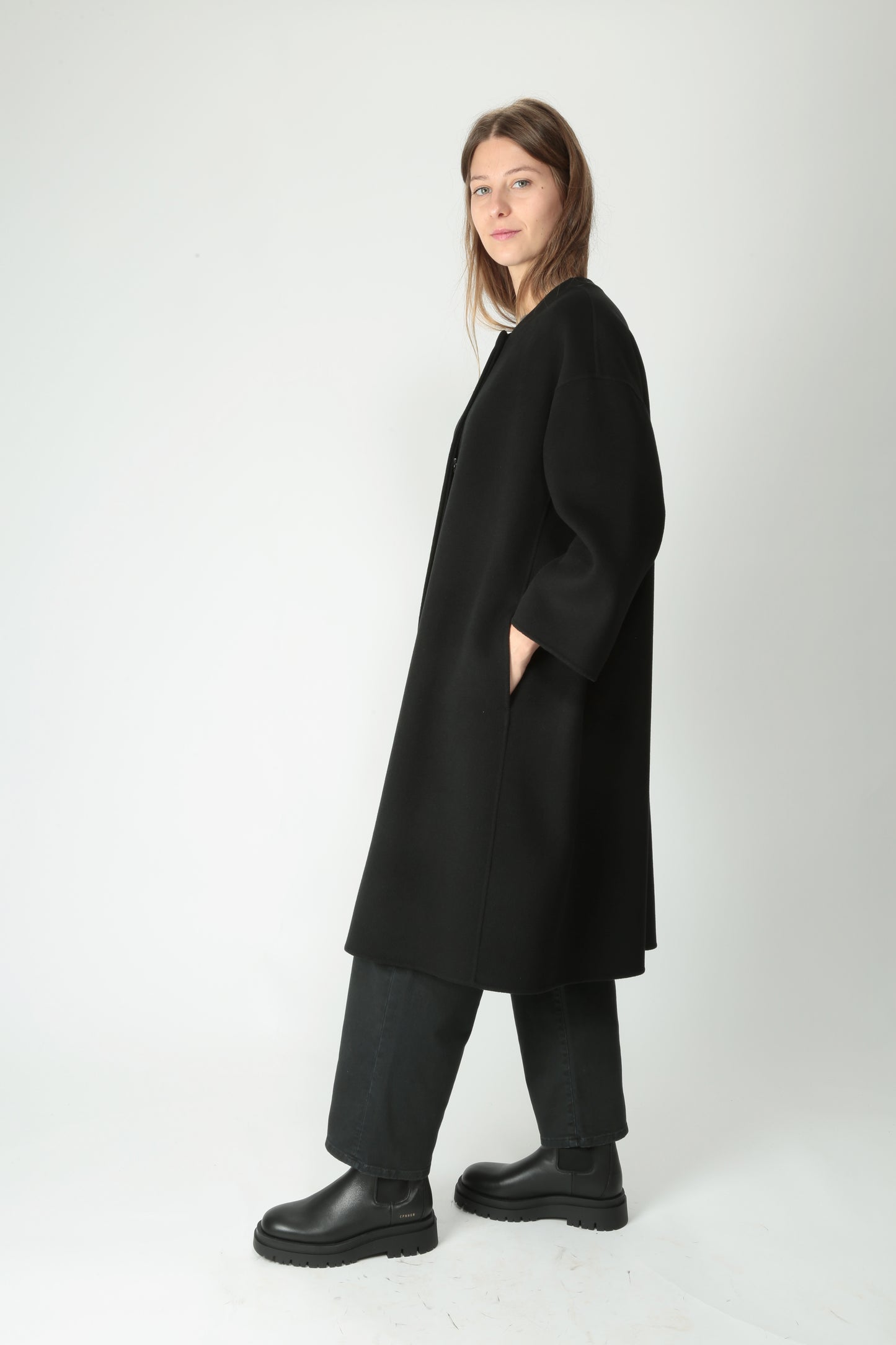 https://admin.shopify.com/store/gulieshop/products/15526145655133#:~:text=https%3A//www.gulieshop.it%20%E2%80%BA%20products%20%E2%80%BA%20s%2Dmaxmara%2Dcappotto%2Din%2Dpura%2Dlana%2Dhelene