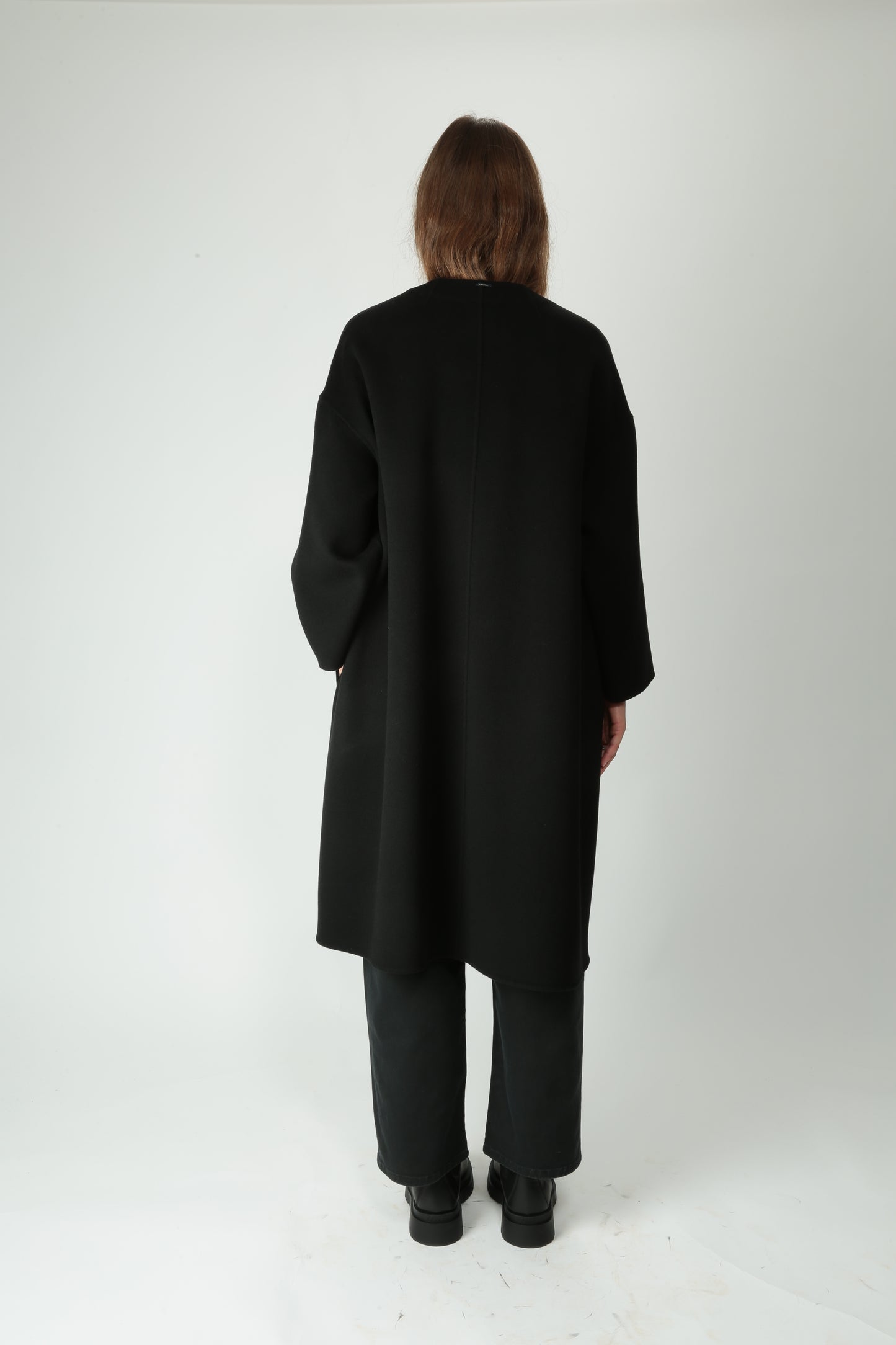 https://admin.shopify.com/store/gulieshop/products/15526145655133#:~:text=https%3A//www.gulieshop.it%20%E2%80%BA%20products%20%E2%80%BA%20s%2Dmaxmara%2Dcappotto%2Din%2Dpura%2Dlana%2Dhelene