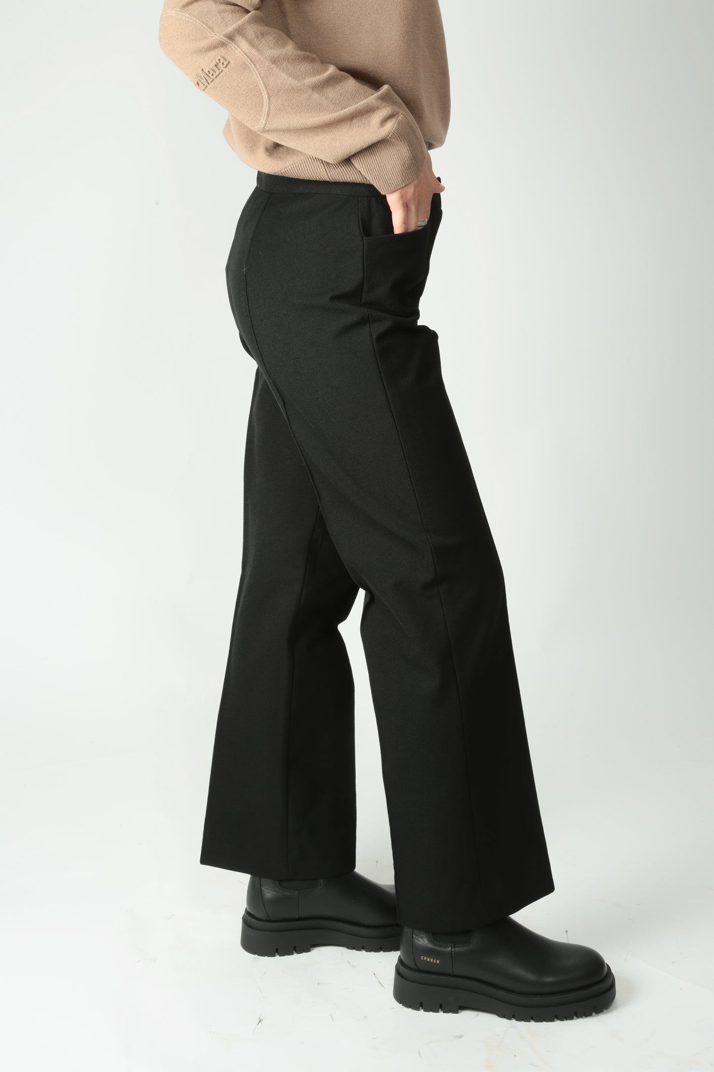 https://admin.shopify.com/store/gulieshop/products/15526145392989#:~:text=https%3A//www.gulieshop.it%20%E2%80%BA%20products%20%E2%80%BA%20s%2Dmaxmara%2Dpantalone%2Dgamba%2Ddritta%2Dzaffiro