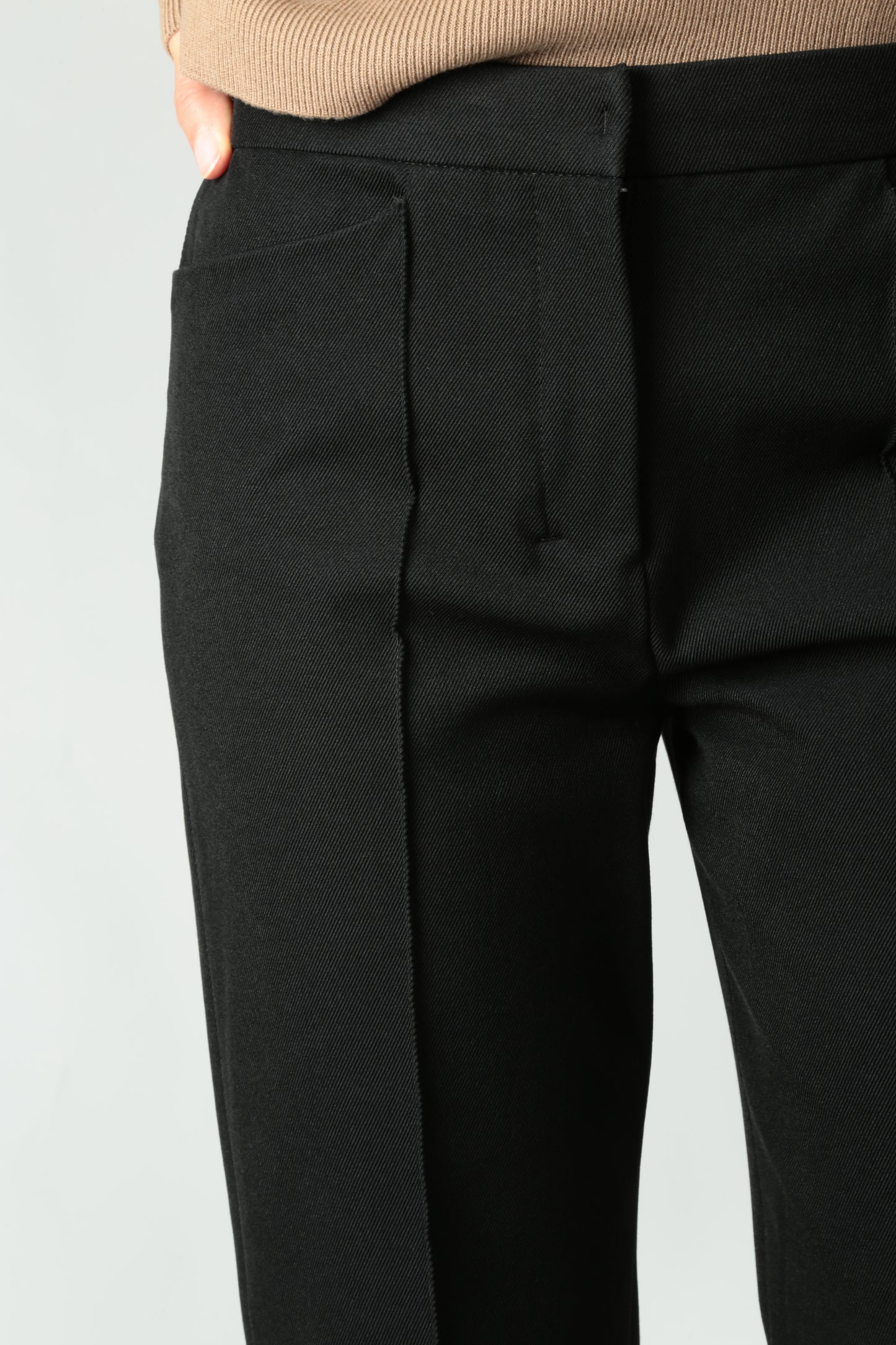 https://admin.shopify.com/store/gulieshop/products/15526145392989#:~:text=https%3A//www.gulieshop.it%20%E2%80%BA%20products%20%E2%80%BA%20s%2Dmaxmara%2Dpantalone%2Dgamba%2Ddritta%2Dzaffiro