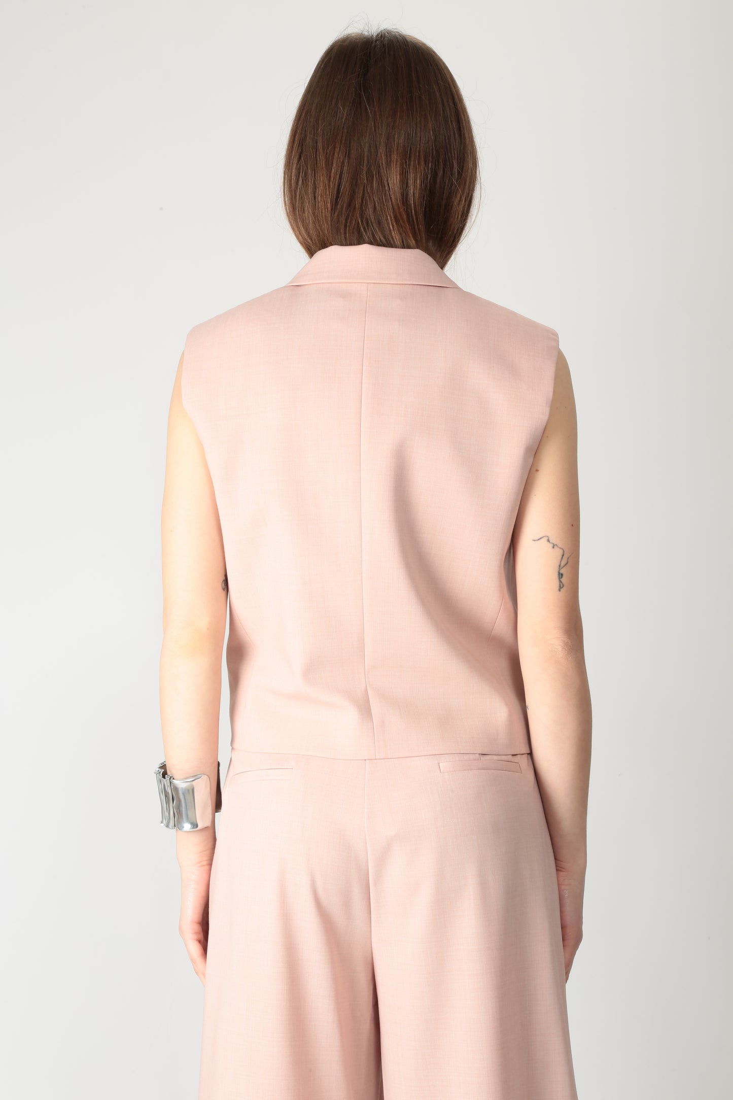 https://admin.shopify.com/store/gulieshop/products/15220319060317#:~:text=https%3A//www.gulieshop.it%20%E2%80%BA%20products%20%E2%80%BA%20solotre%2Dgilet%2Dcropped%2Ddoppiopetto%2Dm1d0141%2D1