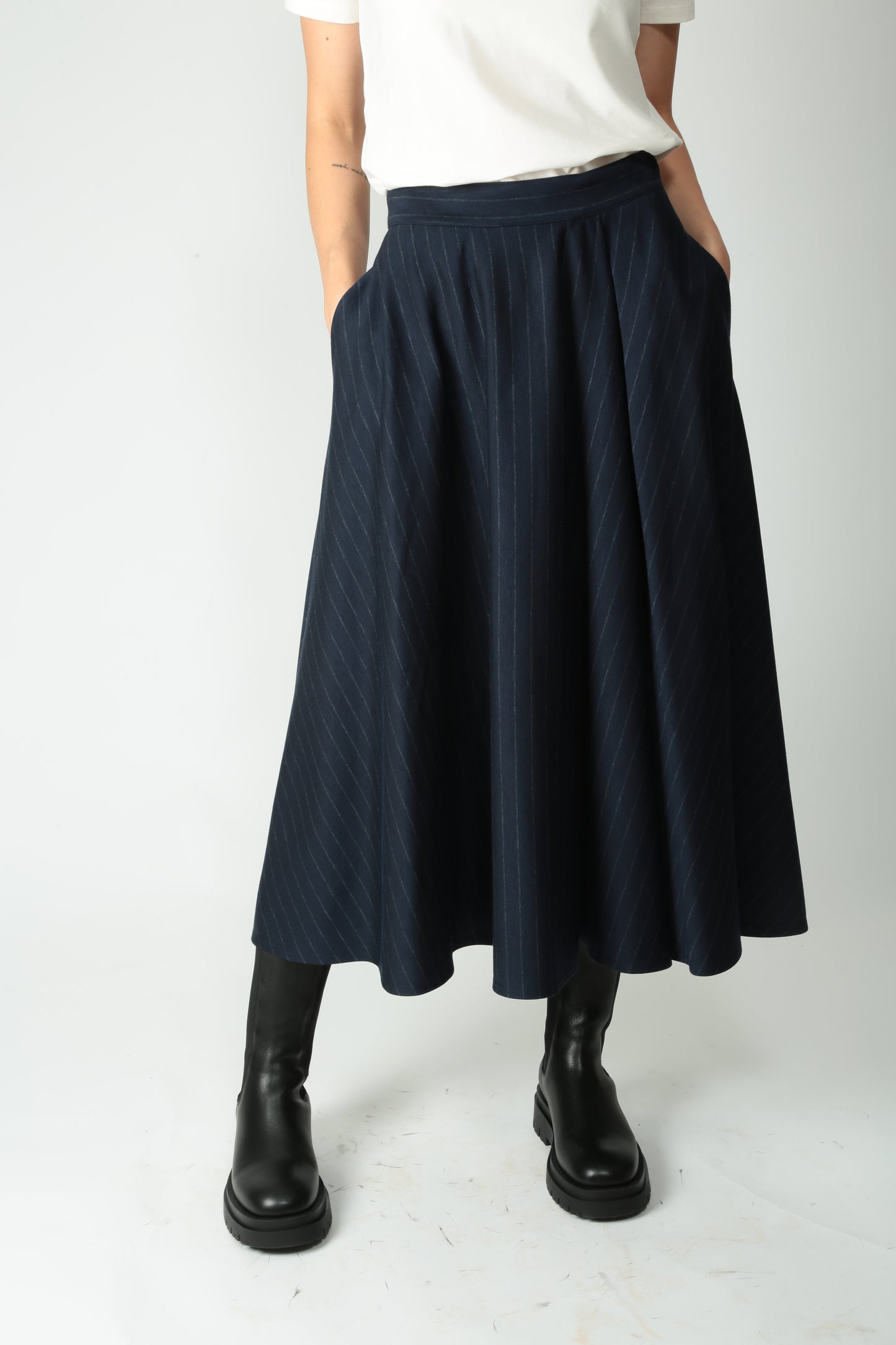 https://admin.shopify.com/store/gulieshop/products/15526133465437#:~:text=https%3A//www.gulieshop.it%20%E2%80%BA%20products%20%E2%80%BA%20maxmara%2Dmm%2Dgonna%2Din%2Dmisto%2Dviscosa%2Dpelota