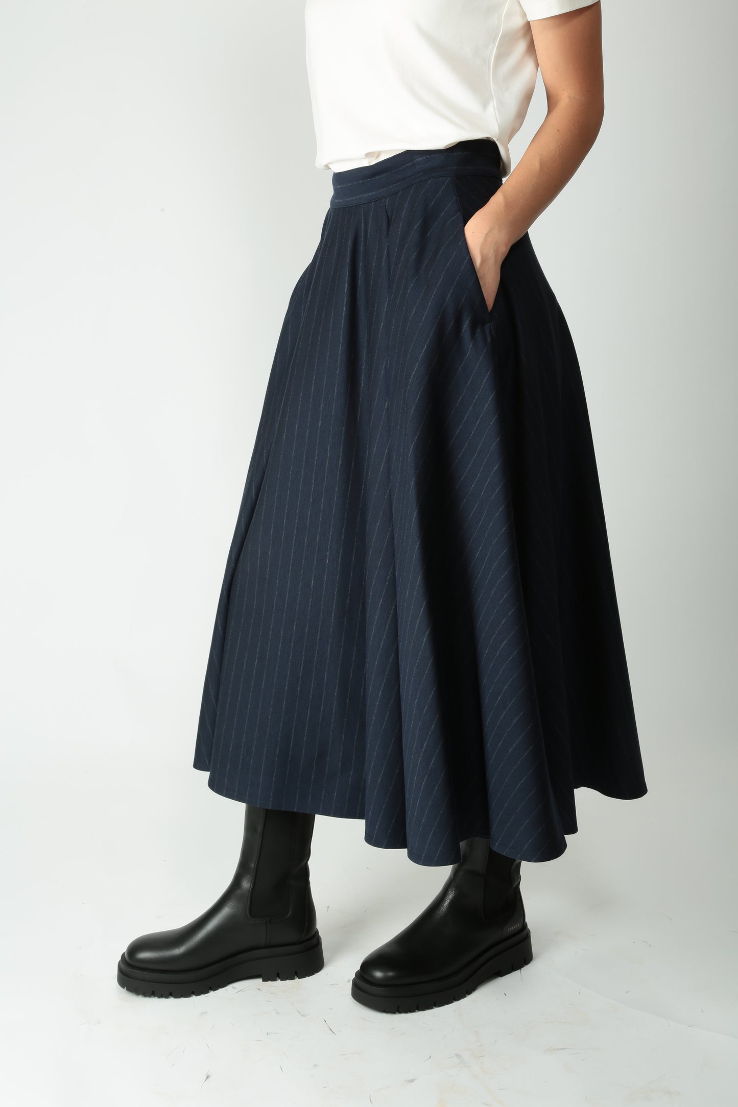 https://admin.shopify.com/store/gulieshop/products/15526133465437#:~:text=https%3A//www.gulieshop.it%20%E2%80%BA%20products%20%E2%80%BA%20maxmara%2Dmm%2Dgonna%2Din%2Dmisto%2Dviscosa%2Dpelota