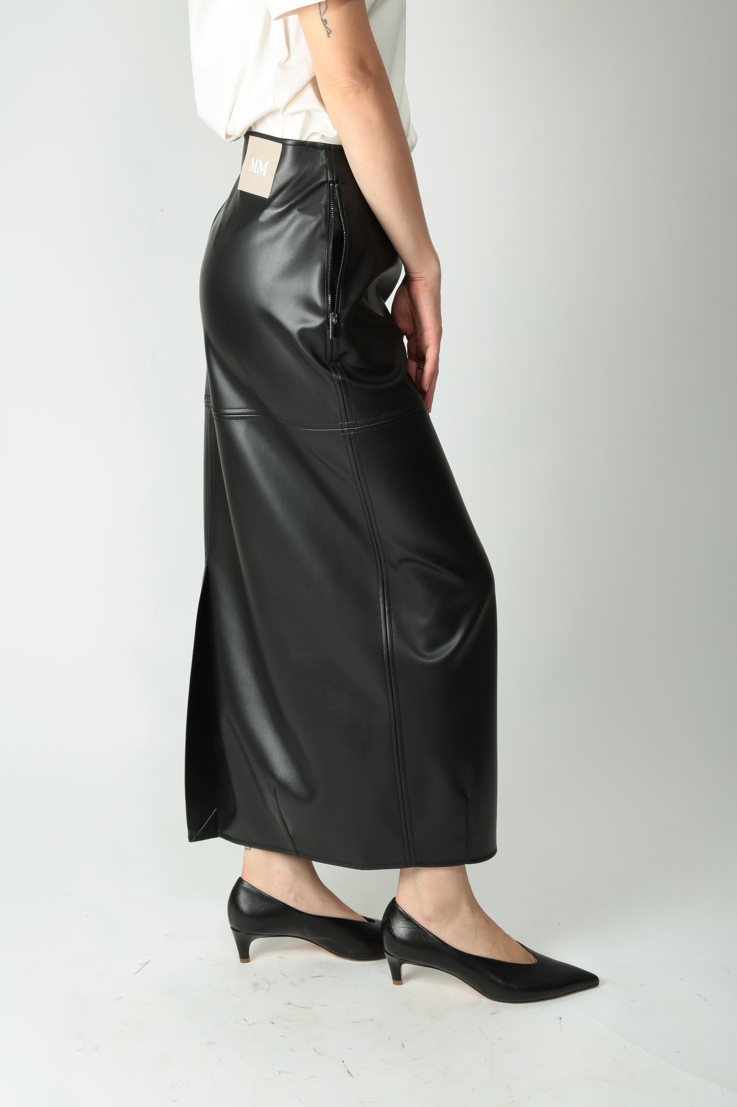 https://admin.shopify.com/store/gulieshop/products/15526133104989#:~:text=https%3A//www.gulieshop.it%20%E2%80%BA%20products%20%E2%80%BA%20maxmara%2Dmm%2Dgonna%2Din%2Decopelle%2Dfabiana