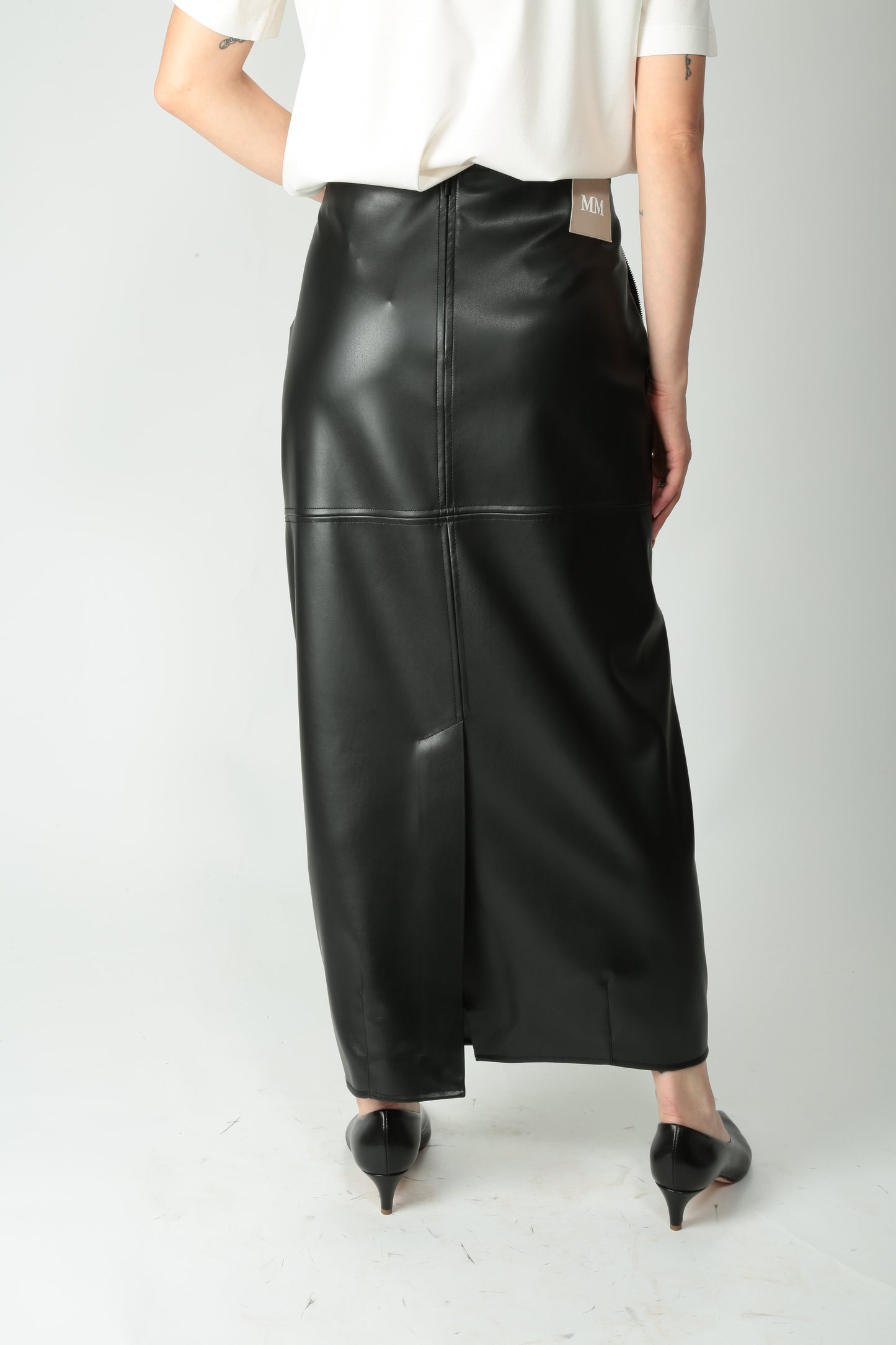 https://admin.shopify.com/store/gulieshop/products/15526133104989#:~:text=https%3A//www.gulieshop.it%20%E2%80%BA%20products%20%E2%80%BA%20maxmara%2Dmm%2Dgonna%2Din%2Decopelle%2Dfabiana