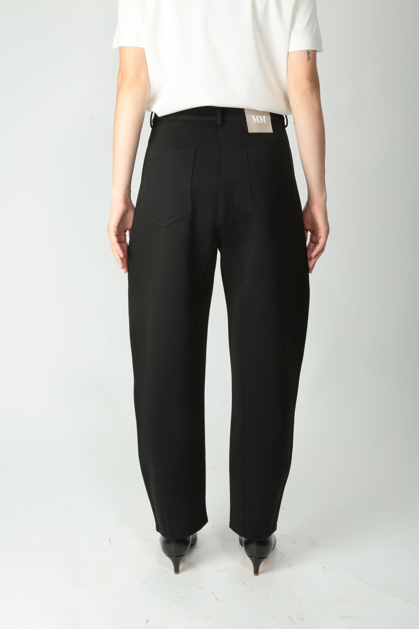 https://admin.shopify.com/store/gulieshop/products/15526133399901#:~:text=https%3A//www.gulieshop.it%20%E2%80%BA%20products%20%E2%80%BA%20maxmara%2Dmm%2Dpantalone%2Din%2Djersey%2Dpulvino