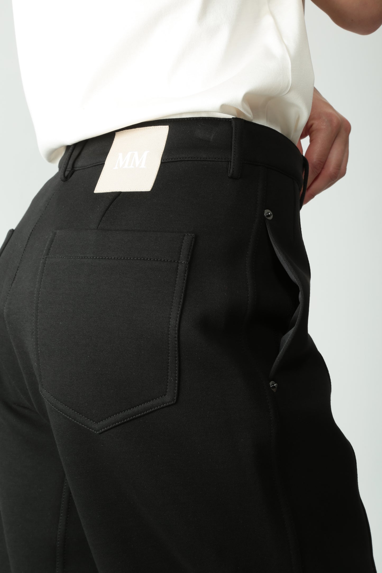 https://admin.shopify.com/store/gulieshop/products/15526133399901#:~:text=https%3A//www.gulieshop.it%20%E2%80%BA%20products%20%E2%80%BA%20maxmara%2Dmm%2Dpantalone%2Din%2Djersey%2Dpulvino