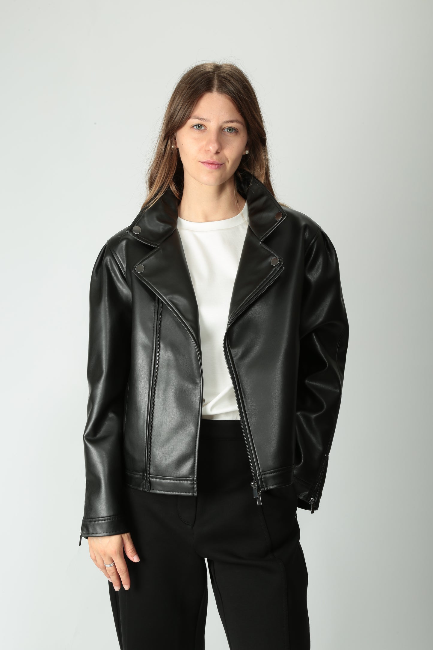 https://admin.shopify.com/store/gulieshop/products/15526134415709#:~:text=https%3A//www.gulieshop.it%20%E2%80%BA%20products%20%E2%80%BA%20maxmara%2Dmm%2Dchiodo%2Deffetto%2Dnappa%2Dbautta