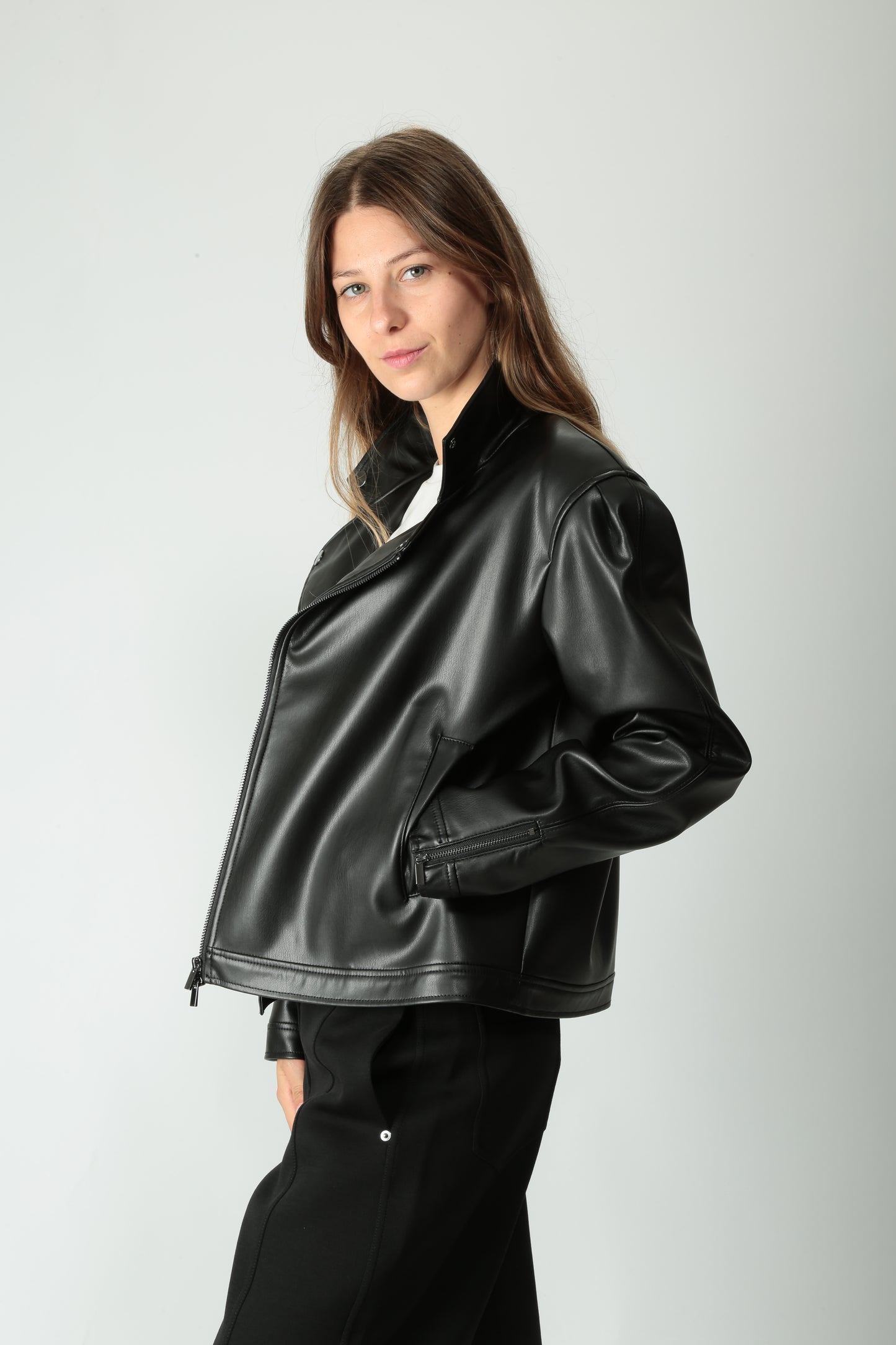 https://admin.shopify.com/store/gulieshop/products/15526134415709#:~:text=https%3A//www.gulieshop.it%20%E2%80%BA%20products%20%E2%80%BA%20maxmara%2Dmm%2Dchiodo%2Deffetto%2Dnappa%2Dbautta