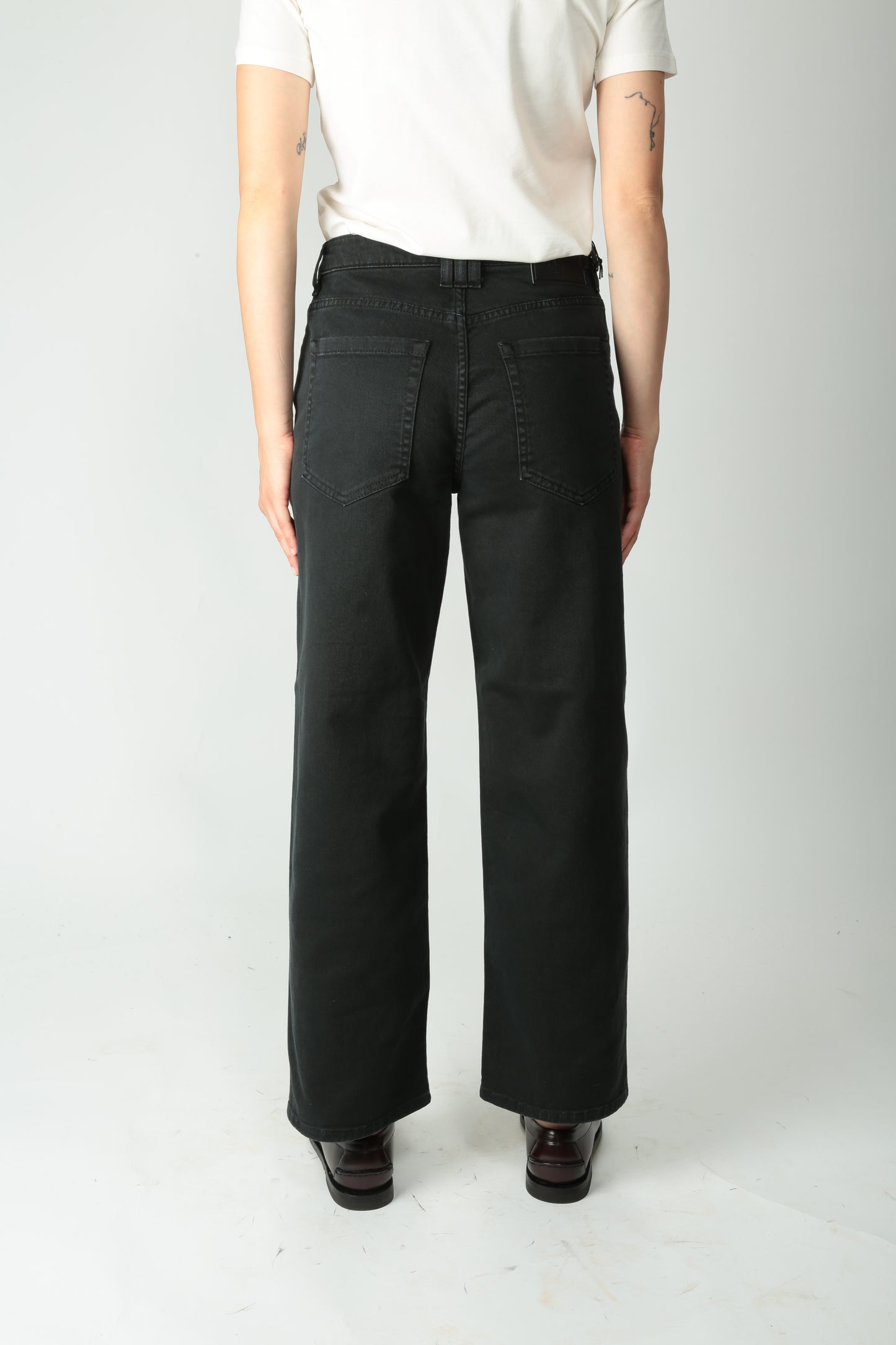 https://admin.shopify.com/store/gulieshop/products/15526133858653#:~:text=https%3A//www.gulieshop.it%20%E2%80%BA%20products%20%E2%80%BA%20latino%2Djeans%2Dballon%2Dpa151%2Dtsr%2D176%2Dvittoria