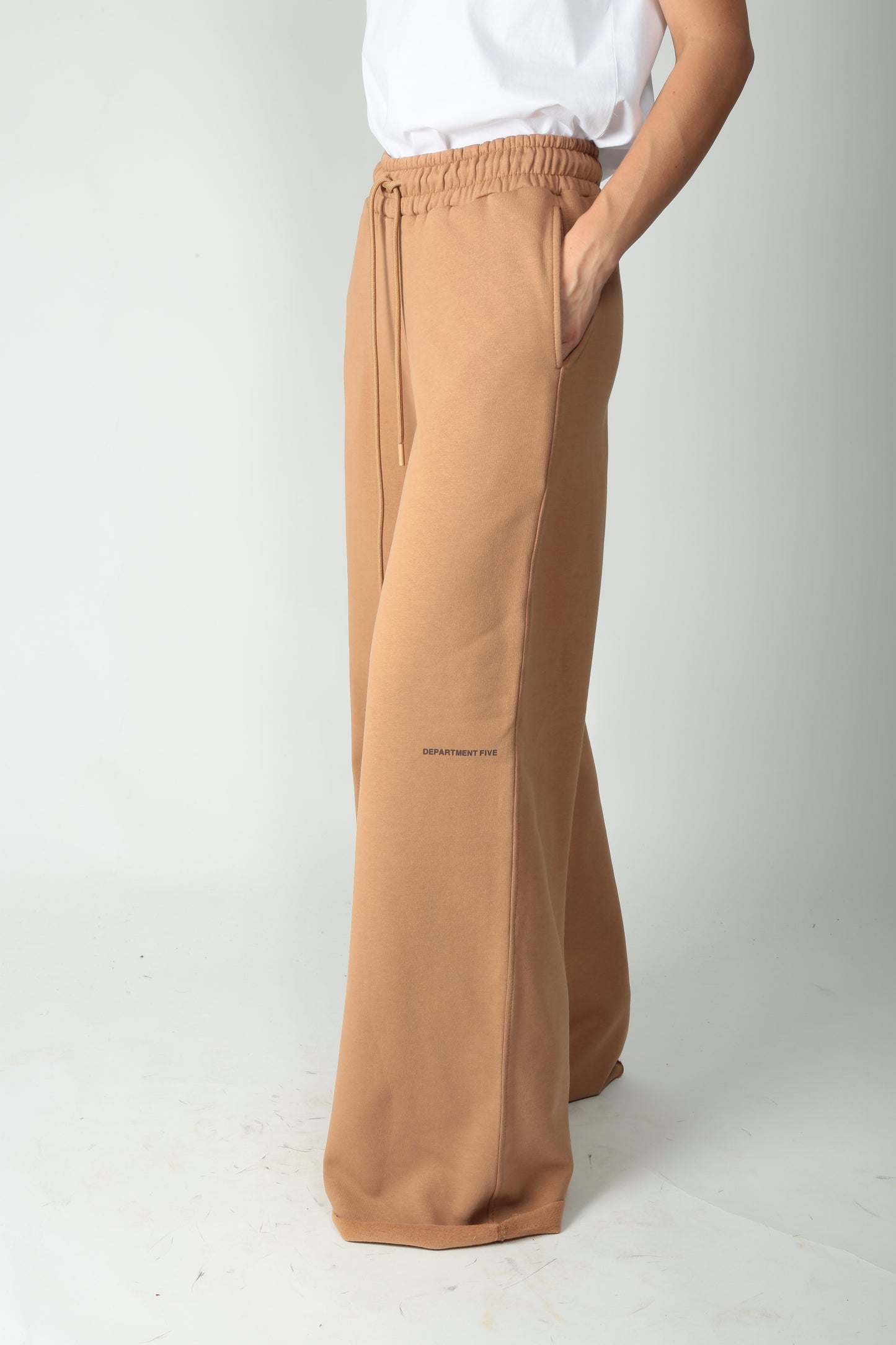 https://admin.shopify.com/store/gulieshop/products/15505929339229#:~:text=https%3A//www.gulieshop.it%20%E2%80%BA%20products%20%E2%80%BA%20department%2D5%2Dpantalone%2Din%2Dfelpa%2Dampio%2Dulco%2Ddp59651d2ff0024000p07%2D1