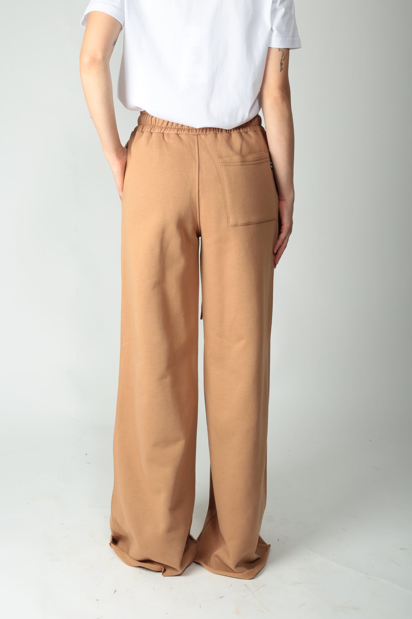 https://admin.shopify.com/store/gulieshop/products/15505929339229#:~:text=https%3A//www.gulieshop.it%20%E2%80%BA%20products%20%E2%80%BA%20department%2D5%2Dpantalone%2Din%2Dfelpa%2Dampio%2Dulco%2Ddp59651d2ff0024000p07%2D1