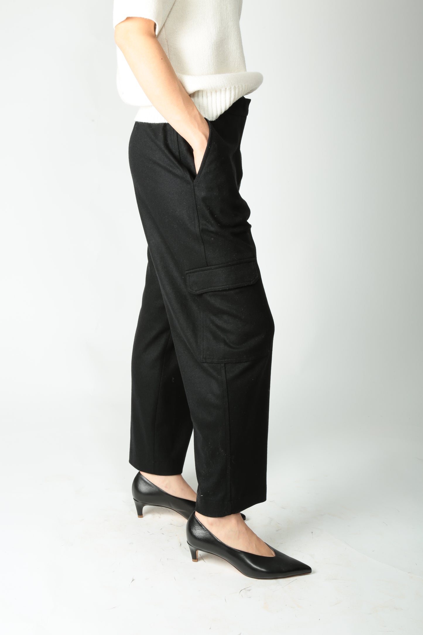 https://admin.shopify.com/store/gulieshop/products/15491874357597#:~:text=https%3A//www.gulieshop.it%20%E2%80%BA%20products%20%E2%80%BA%20l%2Dconti%2Dpantalone%2Dcargo%2Dmisto%2Dcachemire%2Djonah%2Df5wn36