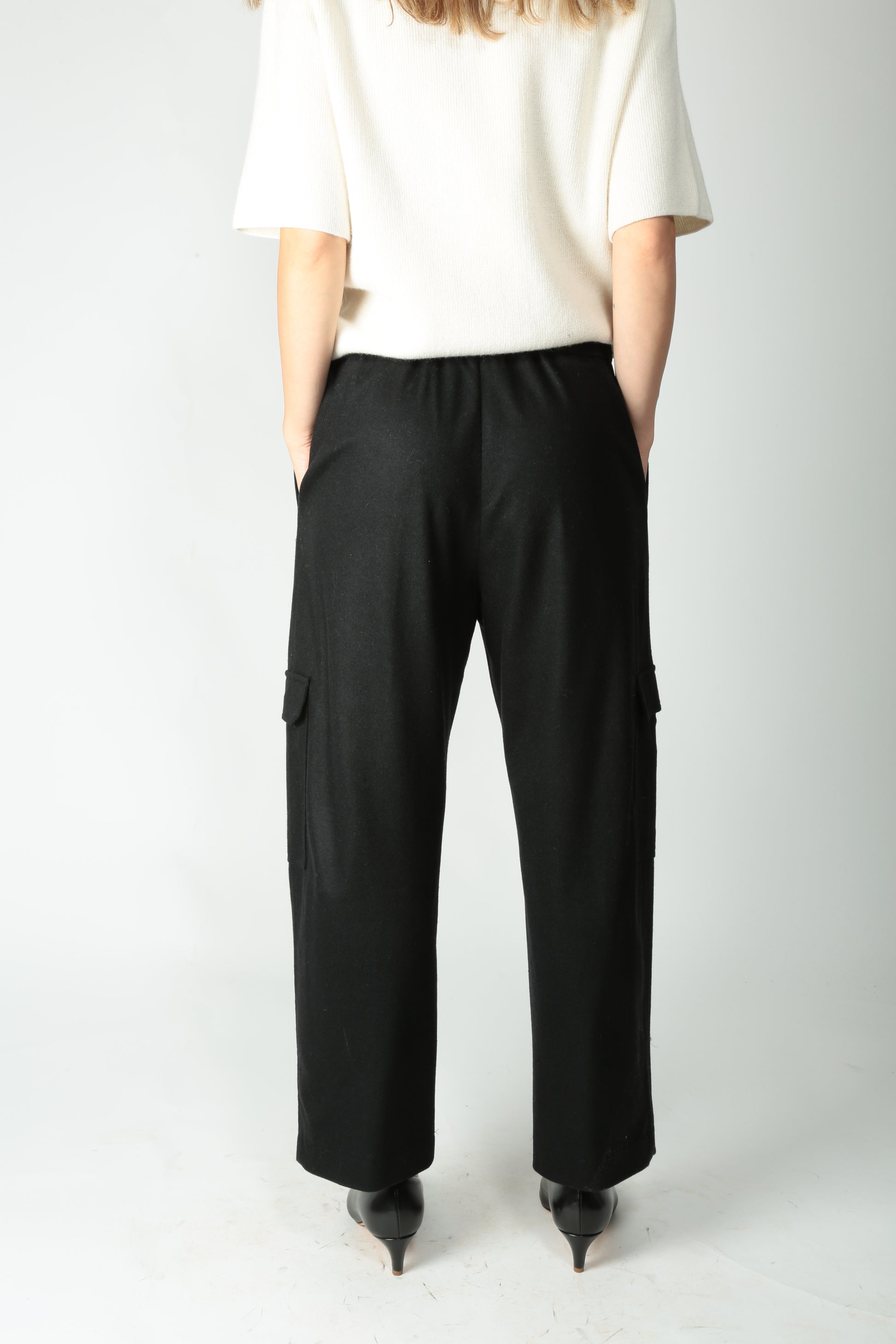 https://admin.shopify.com/store/gulieshop/products/15491874357597#:~:text=https%3A//www.gulieshop.it%20%E2%80%BA%20products%20%E2%80%BA%20l%2Dconti%2Dpantalone%2Dcargo%2Dmisto%2Dcachemire%2Djonah%2Df5wn36