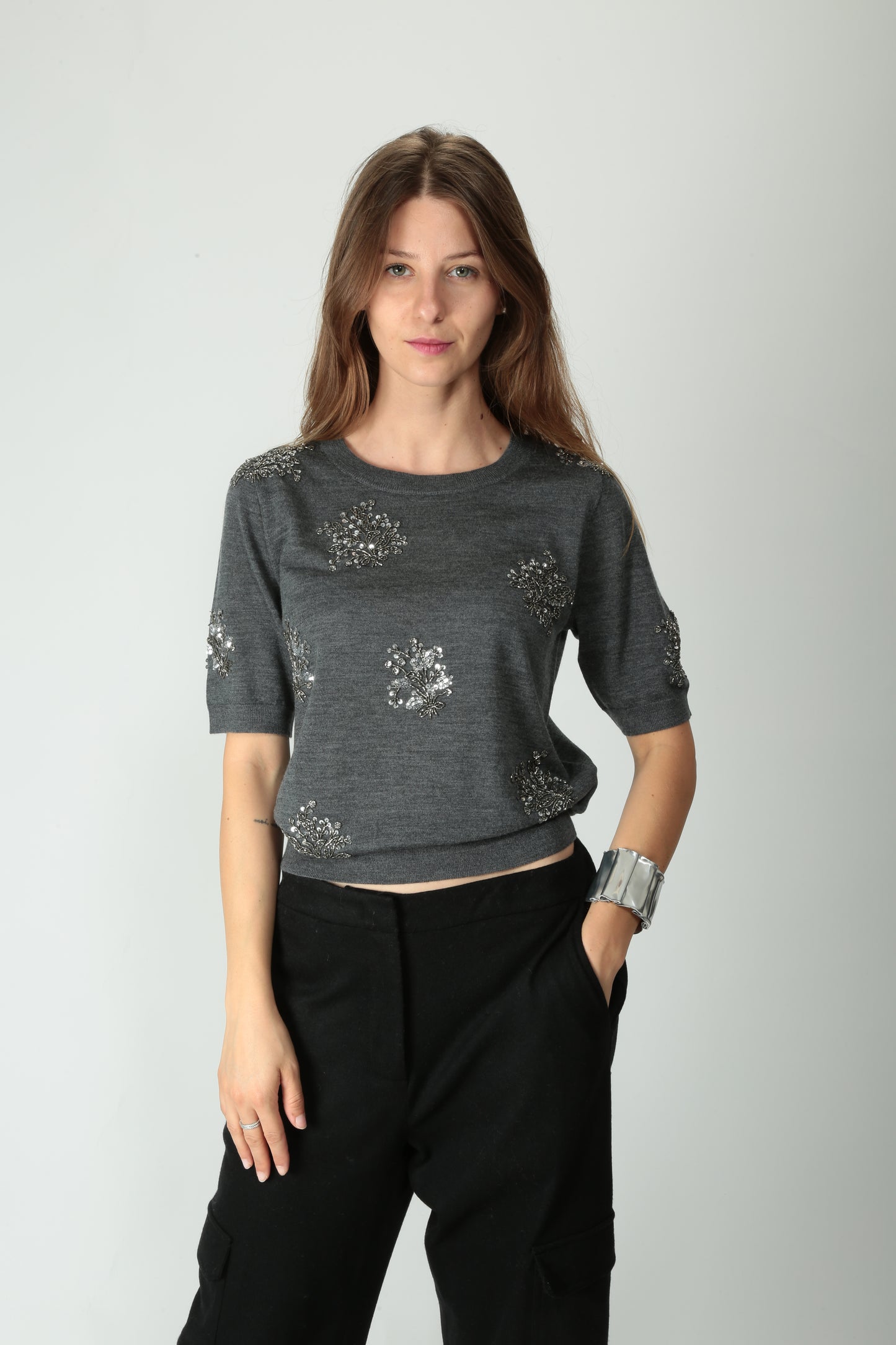 https://admin.shopify.com/store/gulieshop/products/15491874750813#:~:text=https%3A//www.gulieshop.it%20%E2%80%BA%20products%20%E2%80%BA%20l%2Dconti%2Dmaglia%2Din%2Dlana%2Dcon%2Dapplcazioni%2Djacqueline%2Df5wg90