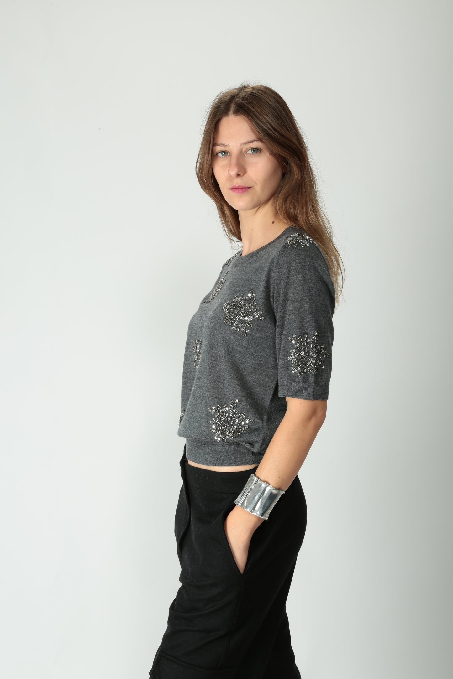 https://admin.shopify.com/store/gulieshop/products/15491874750813#:~:text=https%3A//www.gulieshop.it%20%E2%80%BA%20products%20%E2%80%BA%20l%2Dconti%2Dmaglia%2Din%2Dlana%2Dcon%2Dapplcazioni%2Djacqueline%2Df5wg90
