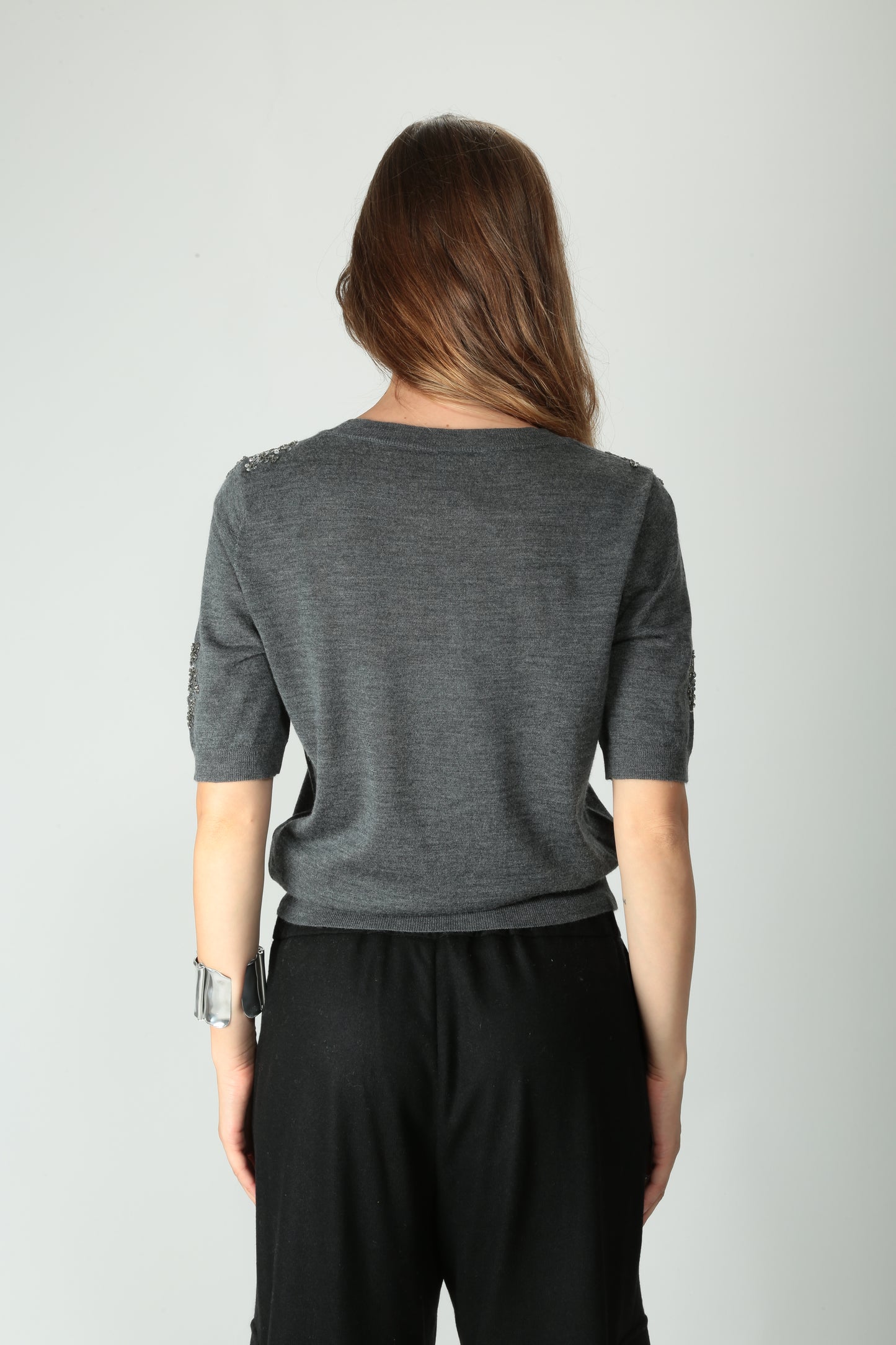 https://admin.shopify.com/store/gulieshop/products/15491874750813#:~:text=https%3A//www.gulieshop.it%20%E2%80%BA%20products%20%E2%80%BA%20l%2Dconti%2Dmaglia%2Din%2Dlana%2Dcon%2Dapplcazioni%2Djacqueline%2Df5wg90