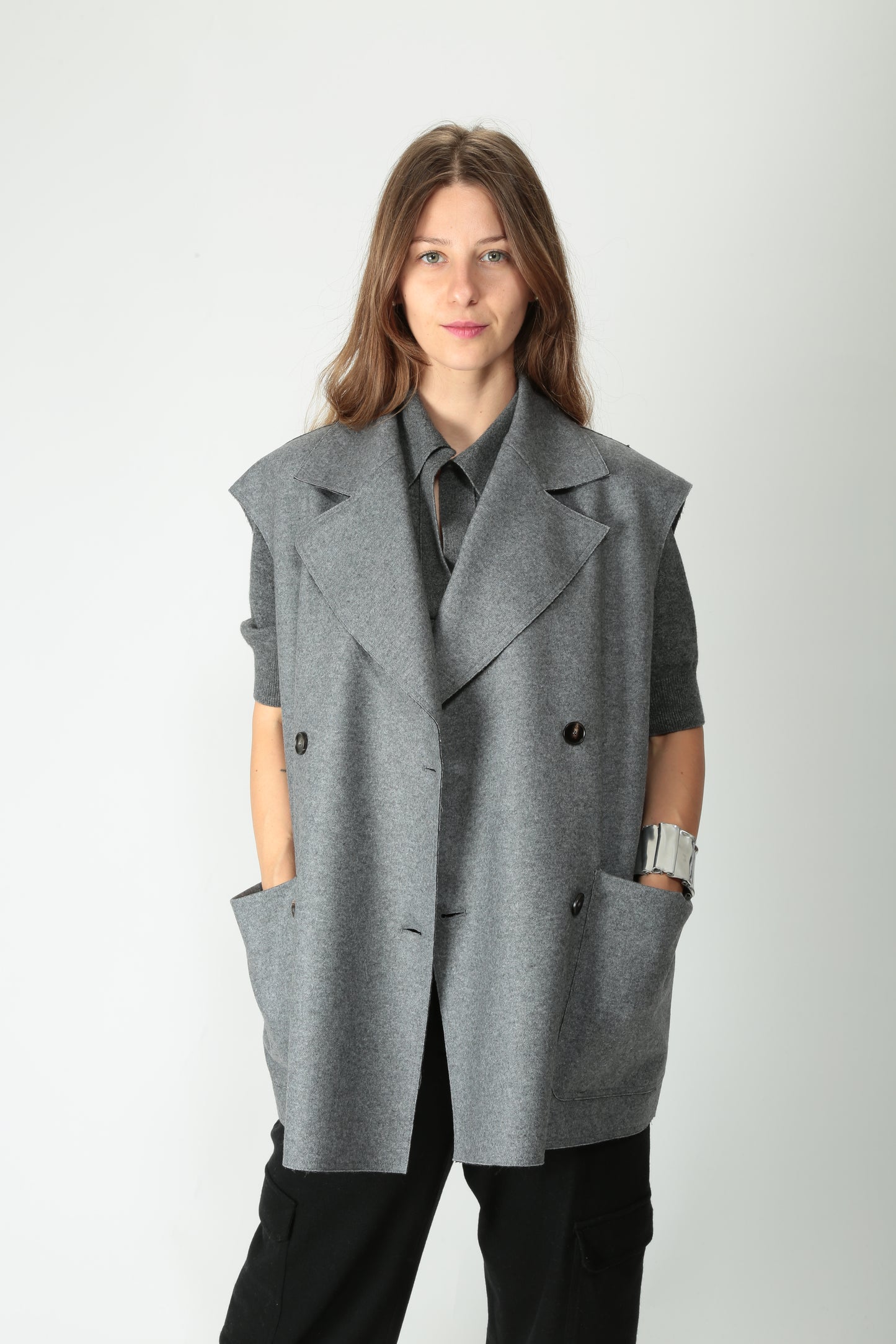https://admin.shopify.com/store/gulieshop/products/15491874521437#:~:text=https%3A//www.gulieshop.it%20%E2%80%BA%20products%20%E2%80%BA%20l%2Dconti%2Dgilet%2Dmisto%2Dcachemire%2Doversize%2Doliver%2Df5wn42