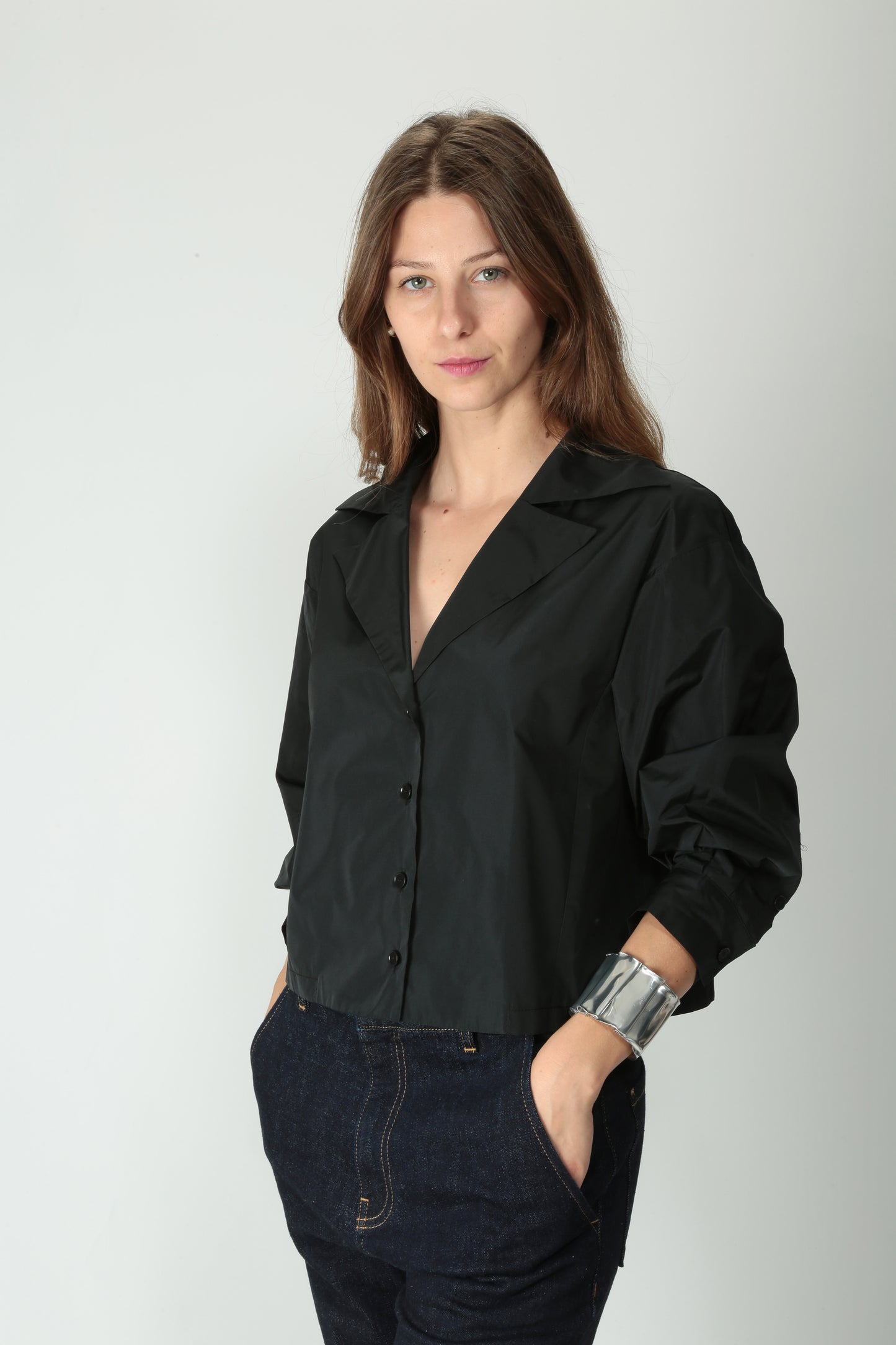 https://admin.shopify.com/store/gulieshop/products/15491874160989#:~:text=https%3A//www.gulieshop.it%20%E2%80%BA%20products%20%E2%80%BA%20l%2Dconti%2Dcamicia%2Din%2Dtaffeta%2Debony%2Df5wy14