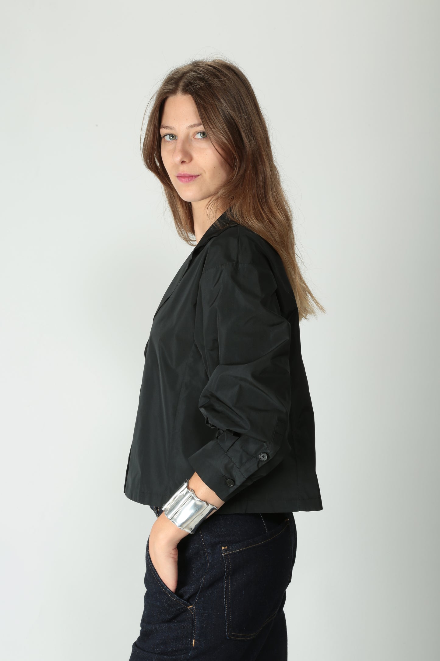 https://admin.shopify.com/store/gulieshop/products/15491874160989#:~:text=https%3A//www.gulieshop.it%20%E2%80%BA%20products%20%E2%80%BA%20l%2Dconti%2Dcamicia%2Din%2Dtaffeta%2Debony%2Df5wy14