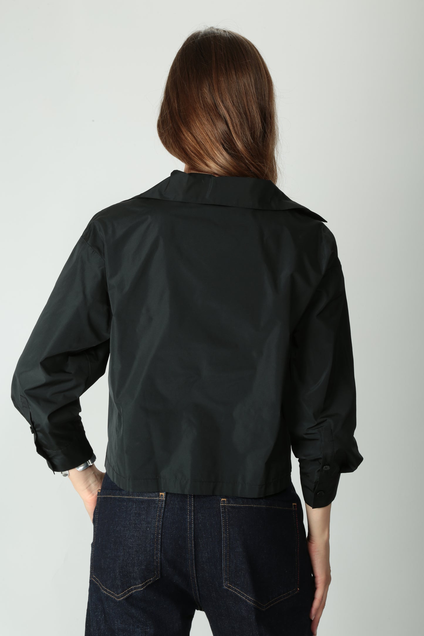 https://admin.shopify.com/store/gulieshop/products/15491874160989#:~:text=https%3A//www.gulieshop.it%20%E2%80%BA%20products%20%E2%80%BA%20l%2Dconti%2Dcamicia%2Din%2Dtaffeta%2Debony%2Df5wy14