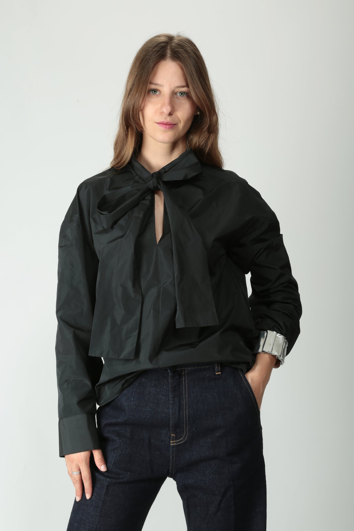https://admin.shopify.com/store/gulieshop/products/15491874193757#:~:text=https%3A//www.gulieshop.it%20%E2%80%BA%20products%20%E2%80%BA%20l%2Dconti%2Dcamicia%2Dcon%2Dfiocco%2Dcarrie%2Df5wy13