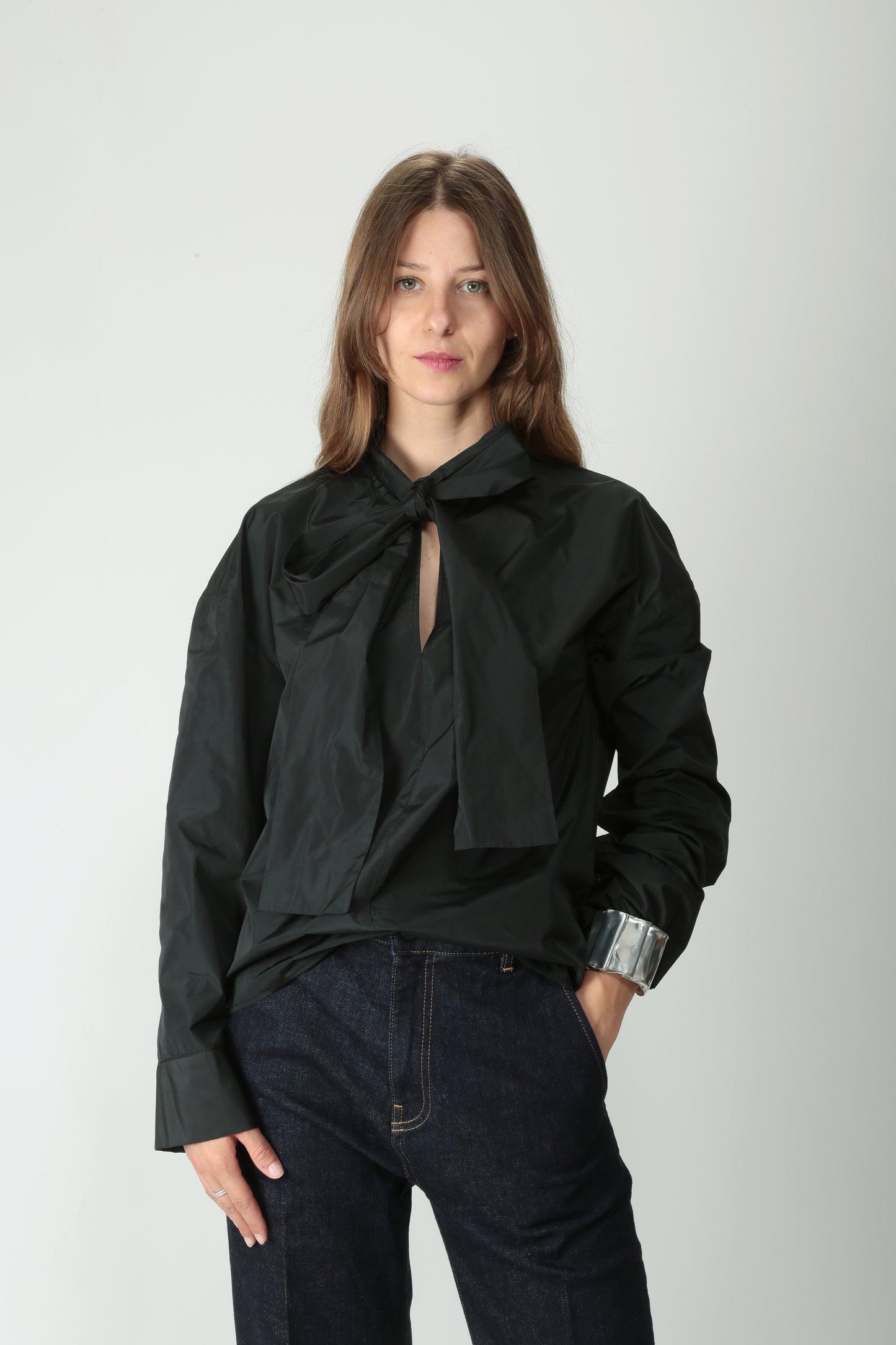 https://admin.shopify.com/store/gulieshop/products/15491874193757#:~:text=https%3A//www.gulieshop.it%20%E2%80%BA%20products%20%E2%80%BA%20l%2Dconti%2Dcamicia%2Dcon%2Dfiocco%2Dcarrie%2Df5wy13