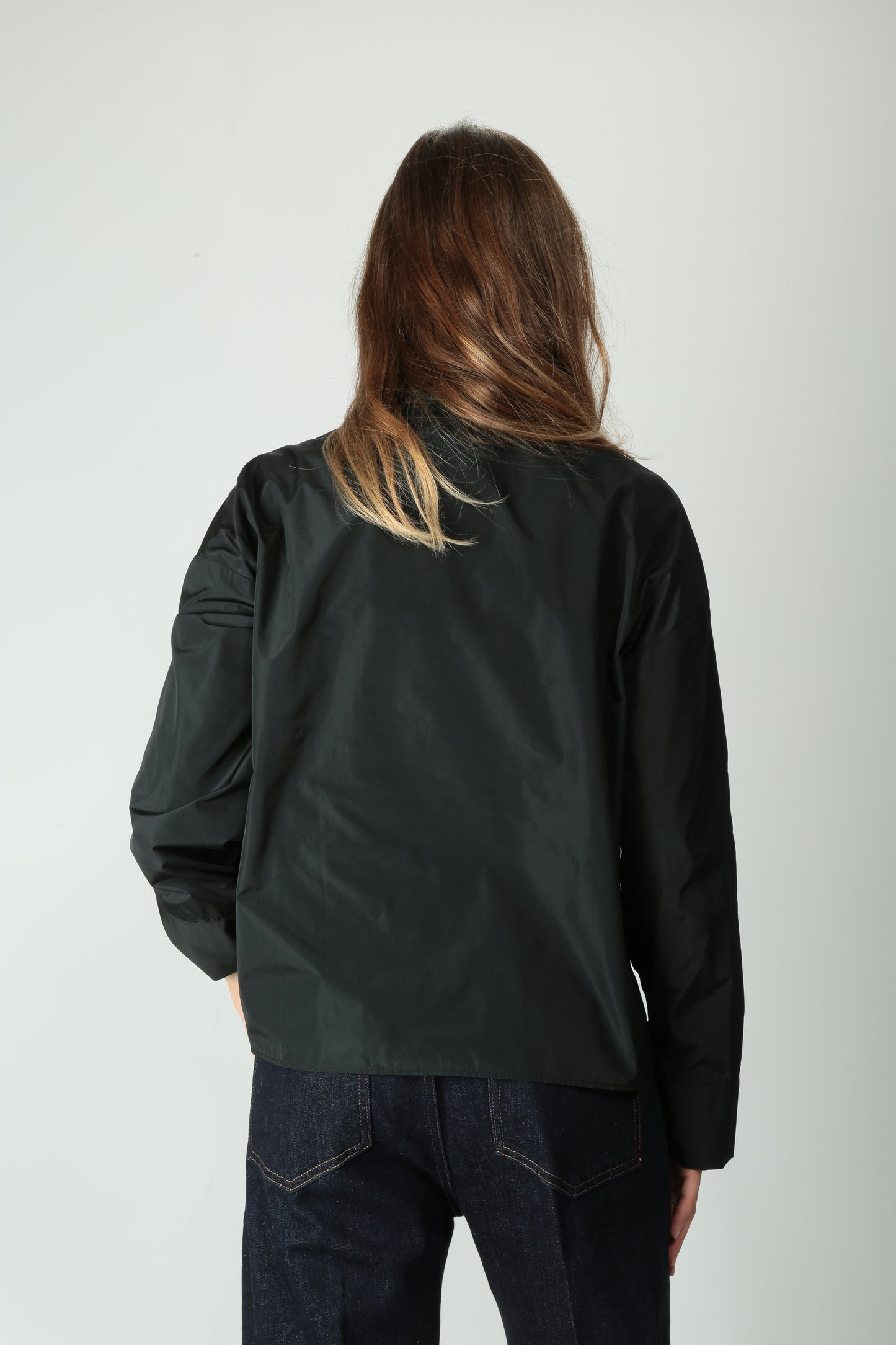 https://admin.shopify.com/store/gulieshop/products/15491874193757#:~:text=https%3A//www.gulieshop.it%20%E2%80%BA%20products%20%E2%80%BA%20l%2Dconti%2Dcamicia%2Dcon%2Dfiocco%2Dcarrie%2Df5wy13