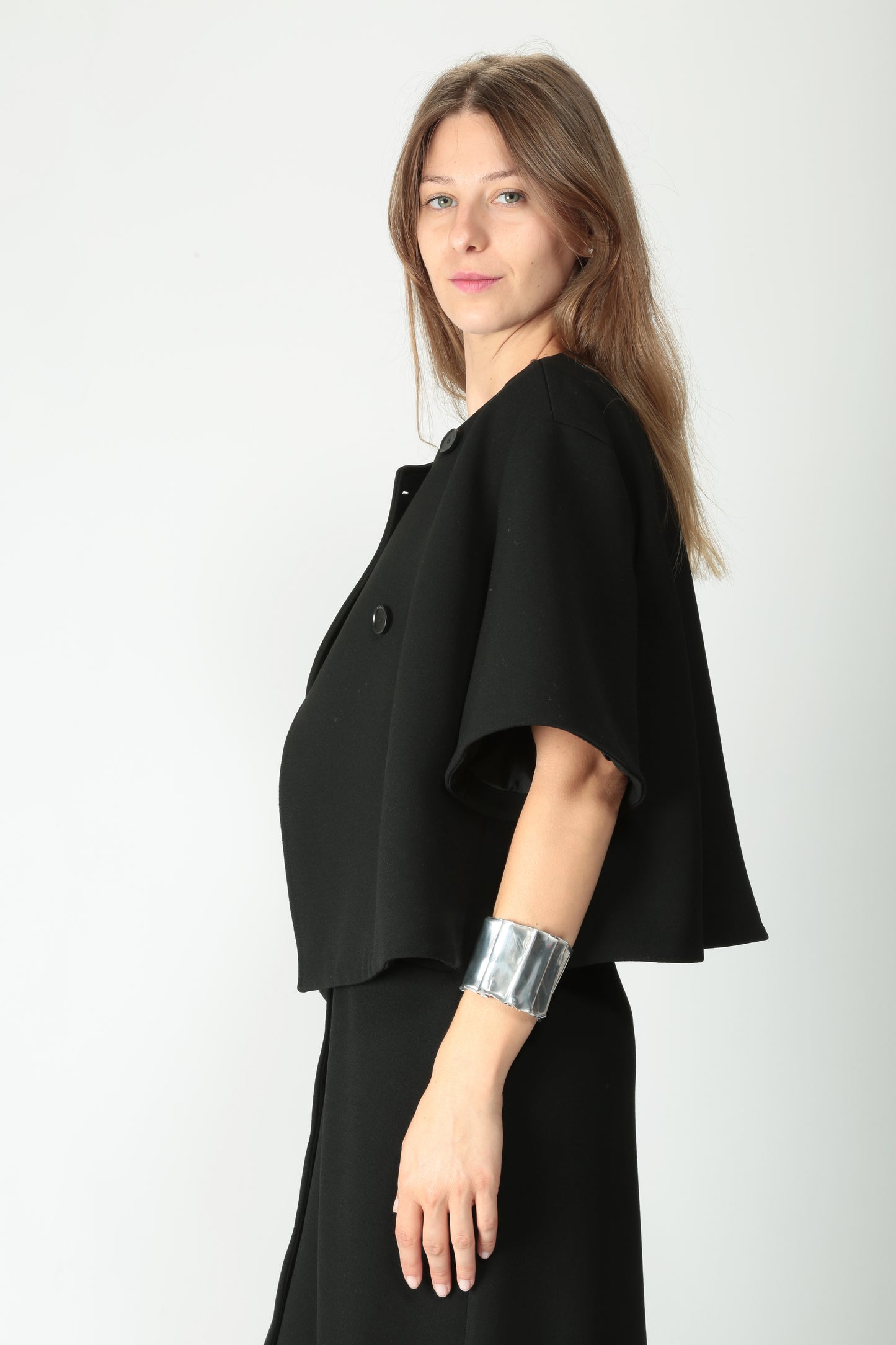 https://admin.shopify.com/store/gulieshop/products/15491874390365#:~:text=https%3A//www.gulieshop.it%20%E2%80%BA%20products%20%E2%80%BA%20l%2Dconti%2Dgiacca%2Dcorta%2Din%2Dcrepe%2Dwendy%2Df5wm70
