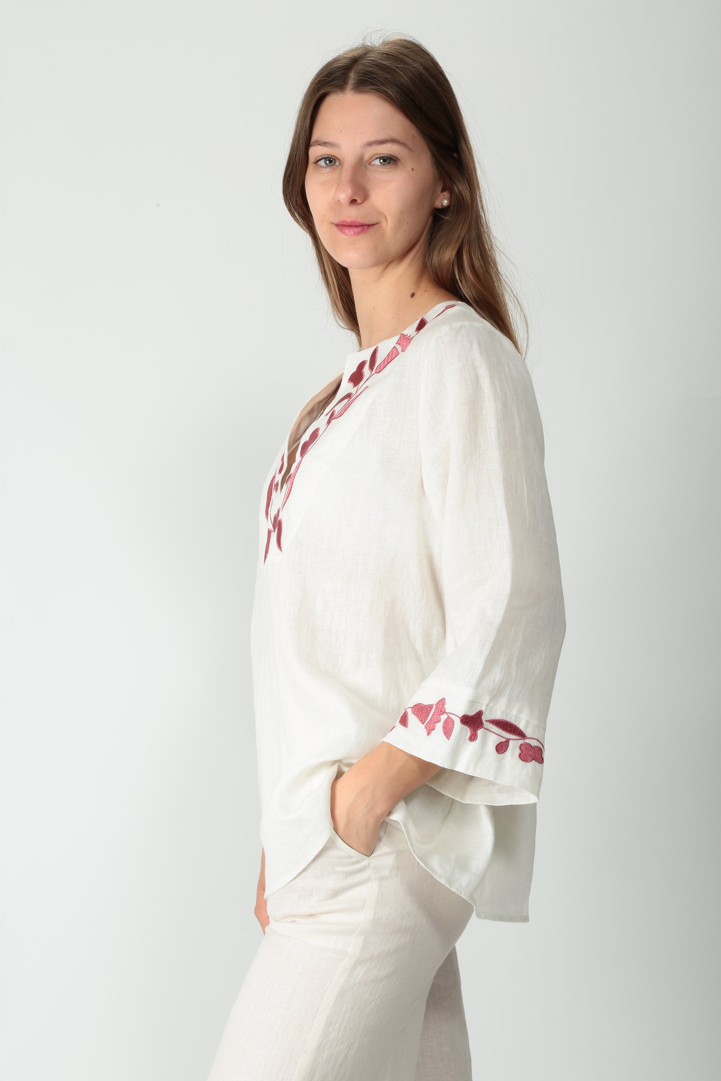https://admin.shopify.com/store/gulieshop/products/15502397243741#:~:text=https%3A//www.gulieshop.it%20%E2%80%BA%20products%20%E2%80%BA%20maida%2Dmila%2Dcamicia%2Din%2Dlino%2Dcon%2Dricamo%2D251m1315