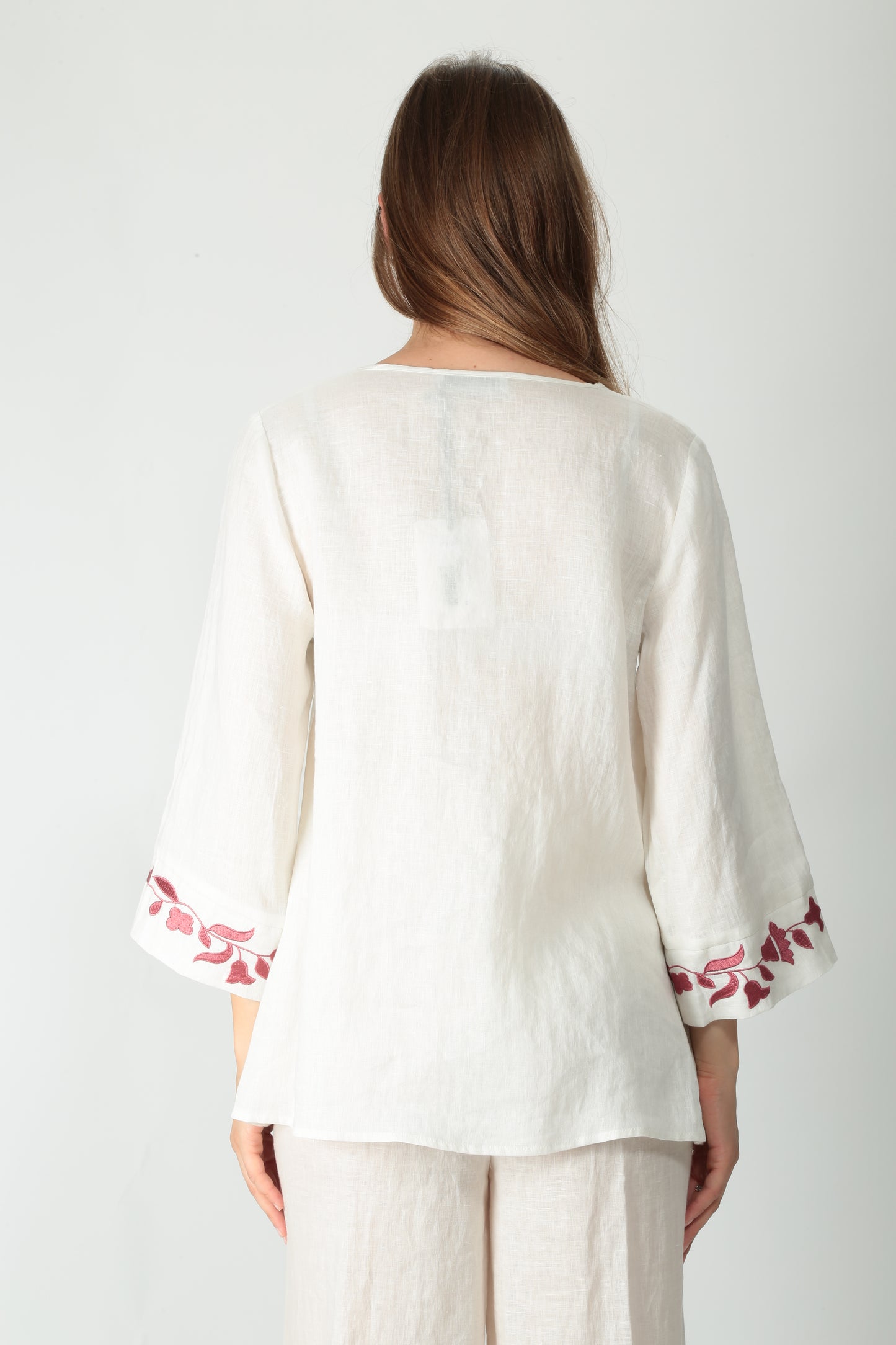 https://admin.shopify.com/store/gulieshop/products/15502397243741#:~:text=https%3A//www.gulieshop.it%20%E2%80%BA%20products%20%E2%80%BA%20maida%2Dmila%2Dcamicia%2Din%2Dlino%2Dcon%2Dricamo%2D251m1315