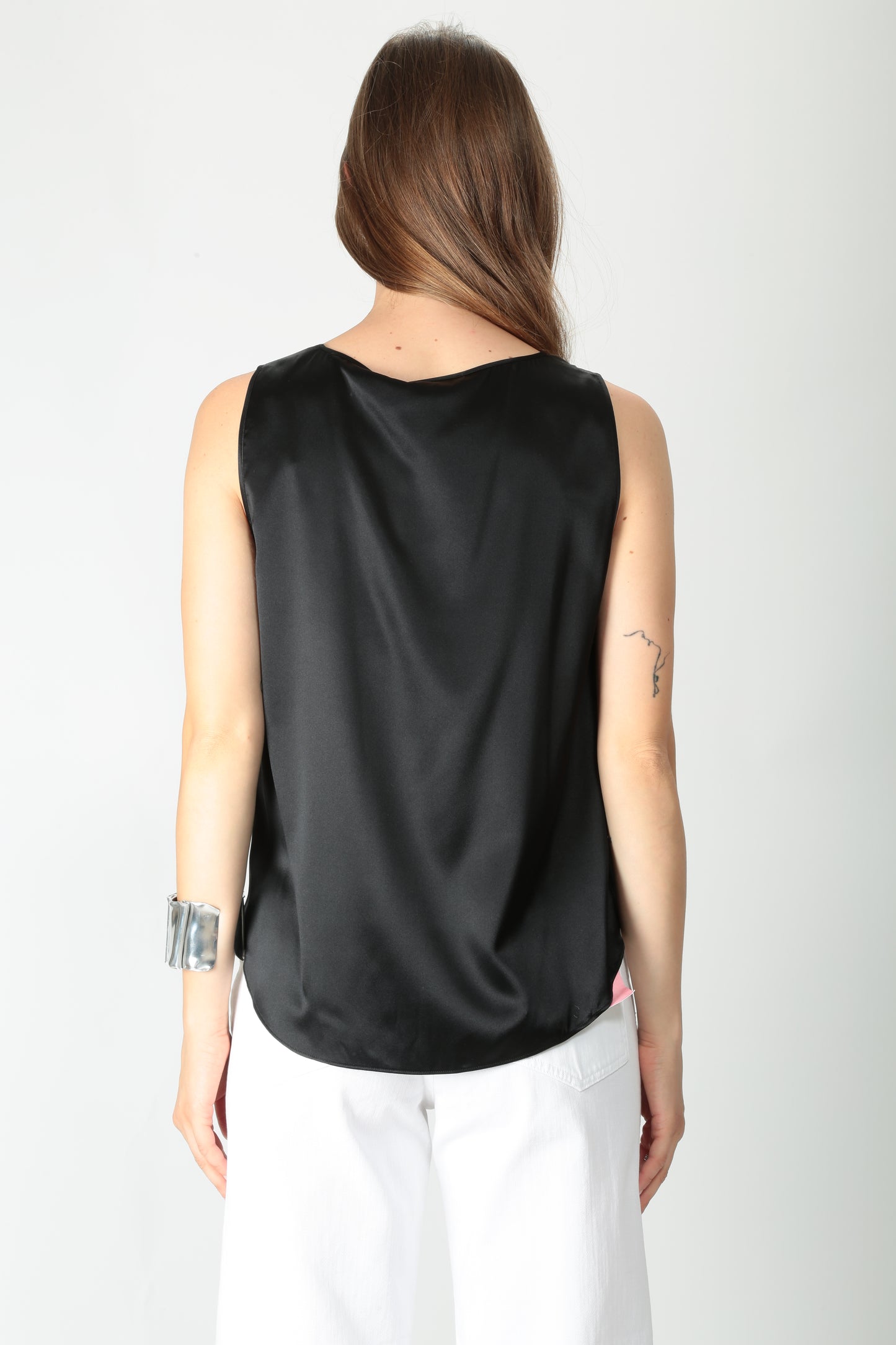 https://admin.shopify.com/store/gulieshop/products/15502397276509#:~:text=https%3A//www.gulieshop.it%20%E2%80%BA%20products%20%E2%80%BA%20maida%2Dmila%2Dtop%2Din%2Dseta%2D251m1060