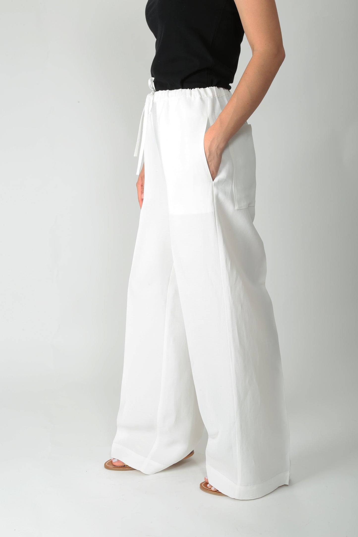 https://admin.shopify.com/store/gulieshop/products/15491875242333#:~:text=https%3A//www.gulieshop.it%20%E2%80%BA%20products%20%E2%80%BA%20l%2Dconti%2Dpantalone%2Din%2Dviscosa%2De%2Dlino%2Djasmin%2Dl5sm26