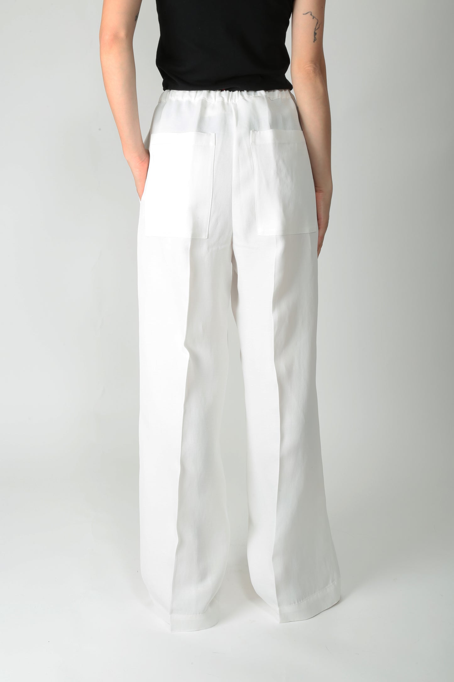 https://admin.shopify.com/store/gulieshop/products/15491875242333#:~:text=https%3A//www.gulieshop.it%20%E2%80%BA%20products%20%E2%80%BA%20l%2Dconti%2Dpantalone%2Din%2Dviscosa%2De%2Dlino%2Djasmin%2Dl5sm26