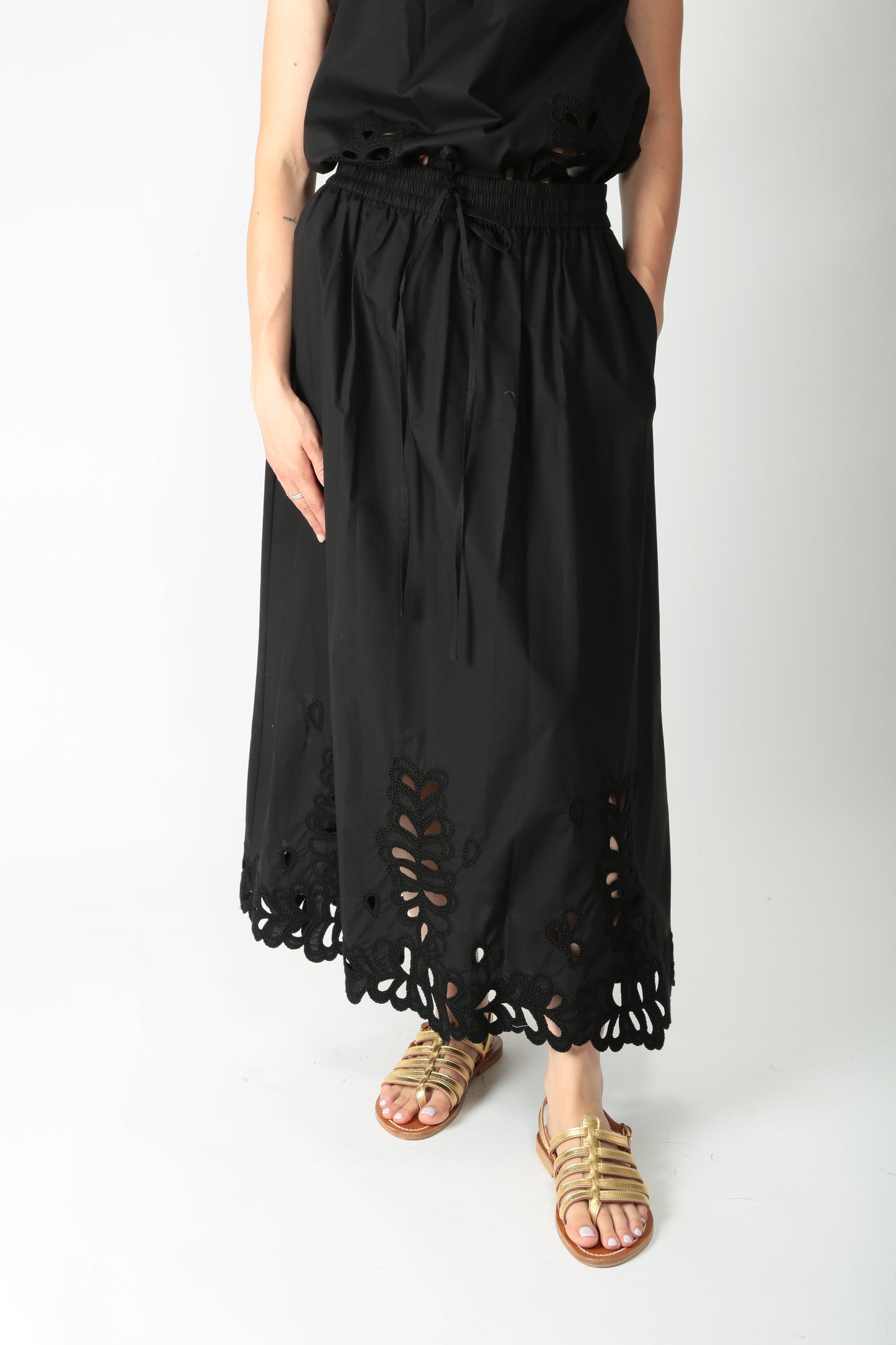 https://admin.shopify.com/store/gulieshop/products/15495348650333#:~:text=https%3A//www.gulieshop.it%20%E2%80%BA%20products%20%E2%80%BA%20meimeij%2Dgonna%2Dcon%2Dricamo%2Dm5eaa2