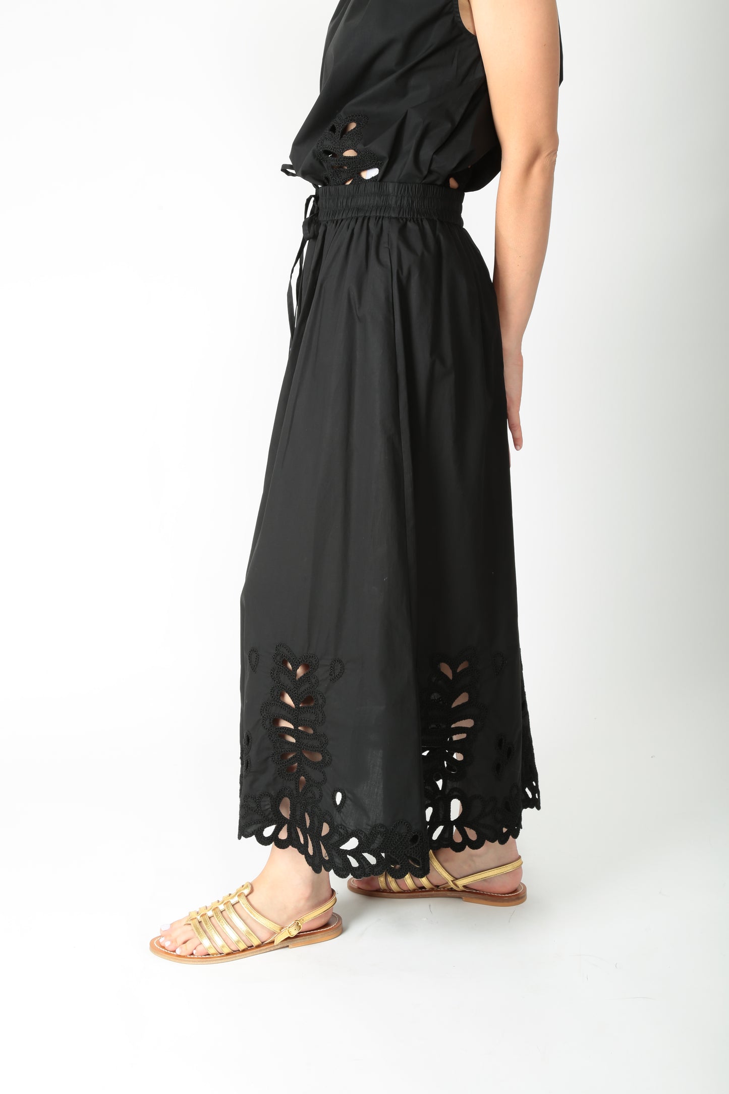 https://admin.shopify.com/store/gulieshop/products/15495348650333#:~:text=https%3A//www.gulieshop.it%20%E2%80%BA%20products%20%E2%80%BA%20meimeij%2Dgonna%2Dcon%2Dricamo%2Dm5eaa2
