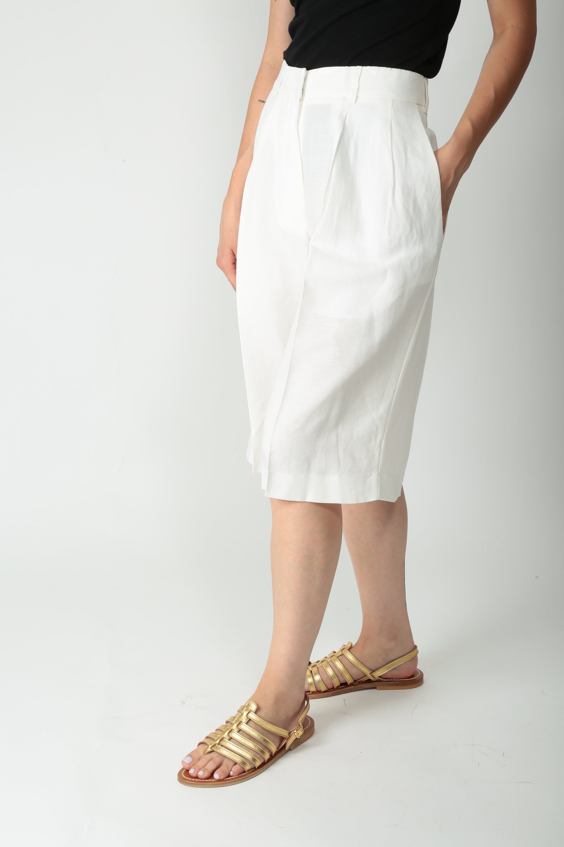 https://admin.shopify.com/store/gulieshop/products/15495348552029#:~:text=https%3A//www.gulieshop.it%20%E2%80%BA%20products%20%E2%80%BA%20meimeij%2Dbermuda%2Din%2Dviscosa%2De%2Dlino%2Dm5ei07%2D1